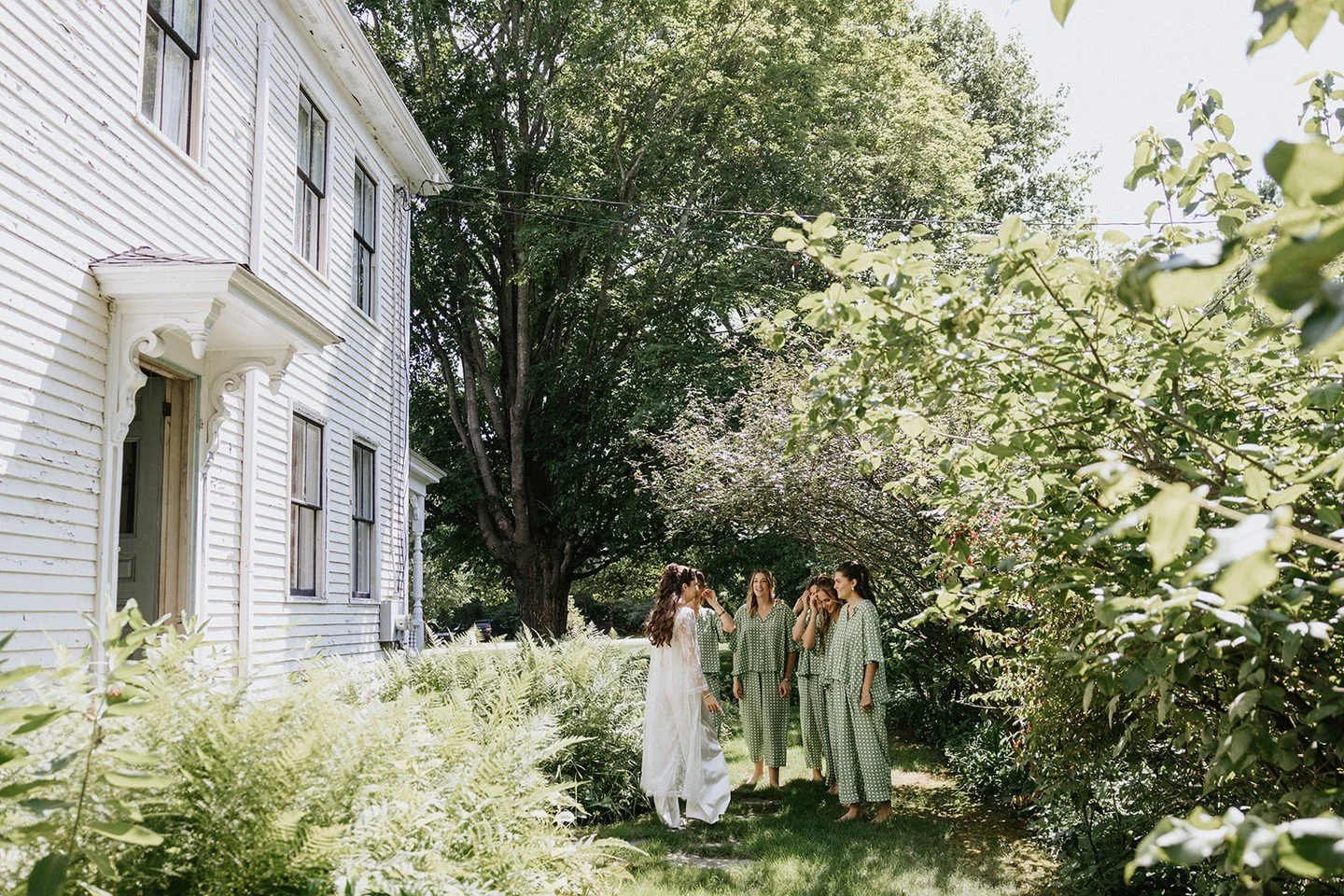 With a full weekend in Walnut Hill's gracious and private 12-person farmhouse, you'll find yourself relaxed, surrounded by love, and ready to soak in every moment of the big weekend 🤍
M&N
Photo: @jillhoylephotography
Planning, design, flora