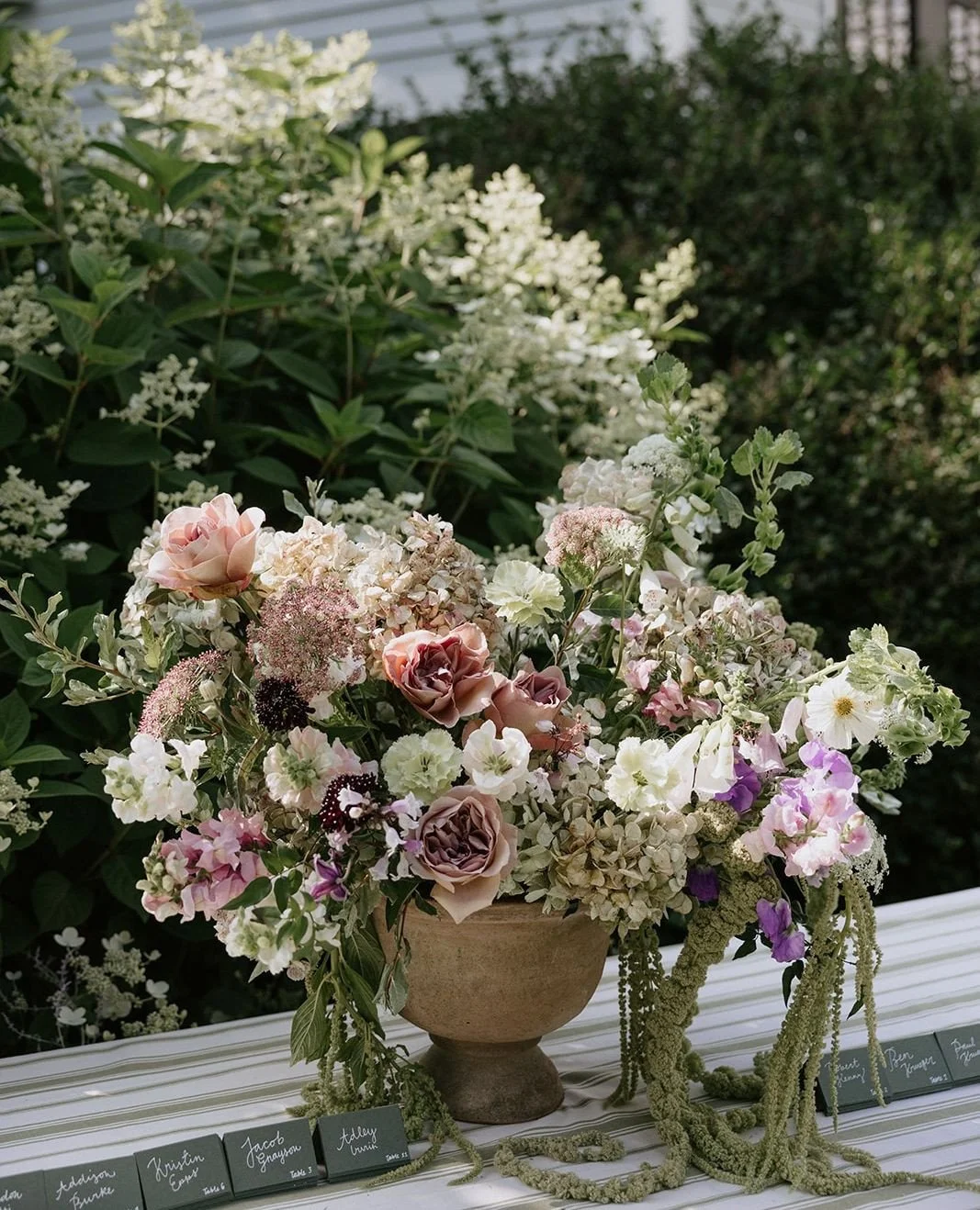 
Fairytale florals and moments (including a stunning princess/bride in a castle/farmhouse tower 📸 ) from one of our favorite summer wedding designs yet 💚
M&N
Photo: @jillhoylephotography
Planning, design, florals: @lanitoscanodesign
Cate