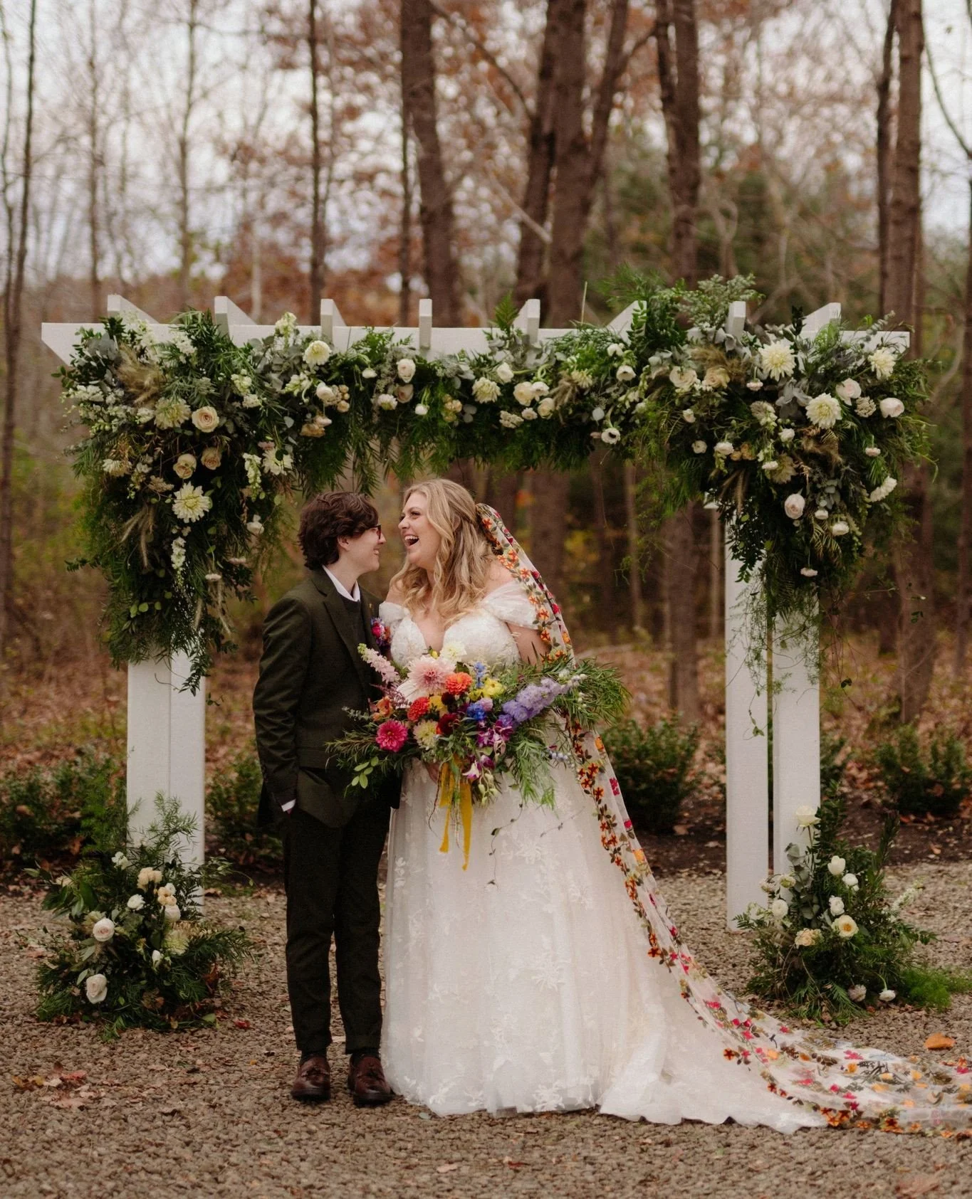 Autumn perfection, joy, and all the color 🍁
P&L
photo + film: @harper.photo.co
planning: @dirigoeventco
catering + bar: @thebirdandco
lighting: @griffingriffinlighting
rentals: @onestopeventrentals @afa_rentals
music: maine made wedding