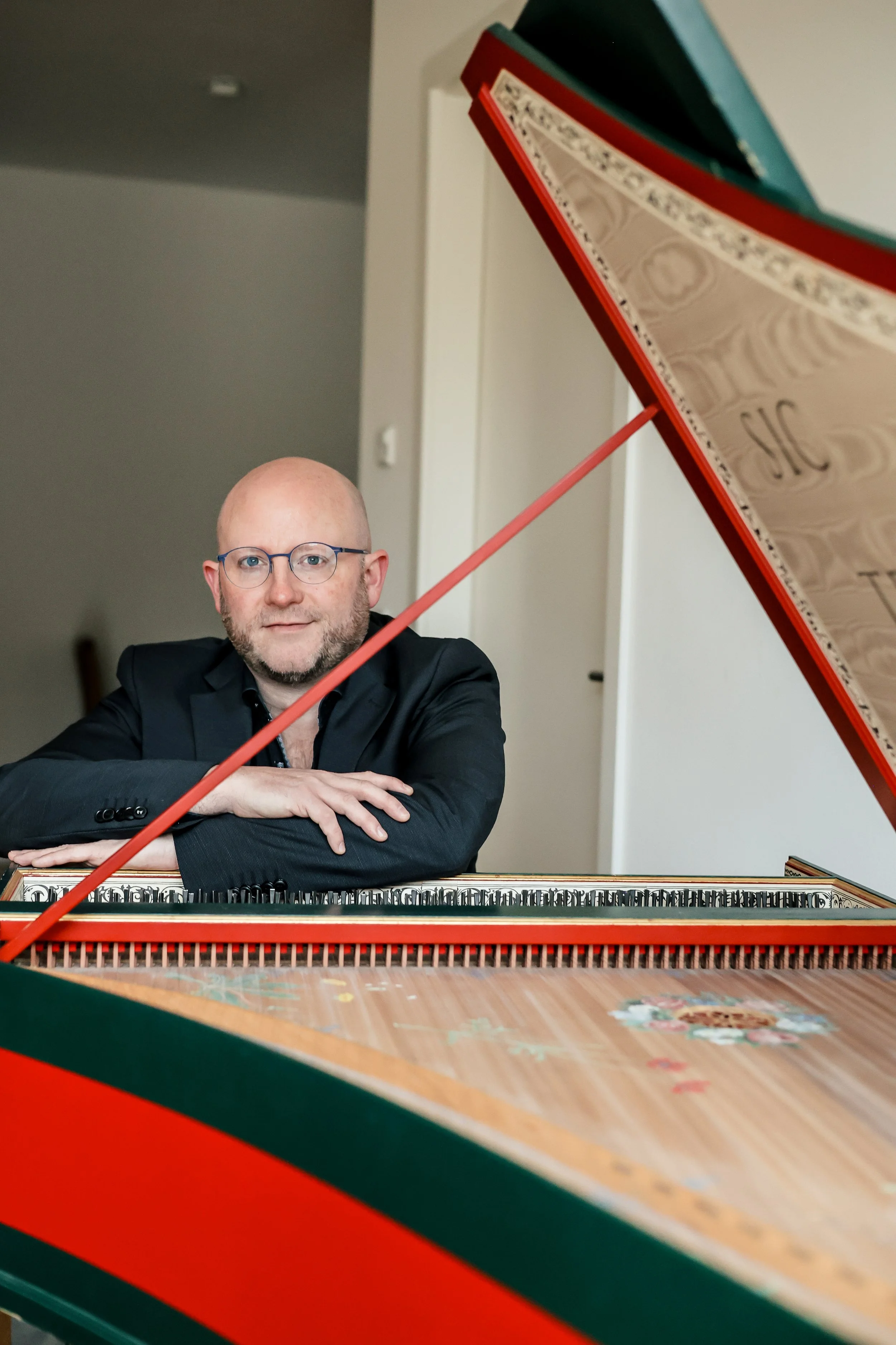 TR Friesen glasses cembalo straight wide.jpg