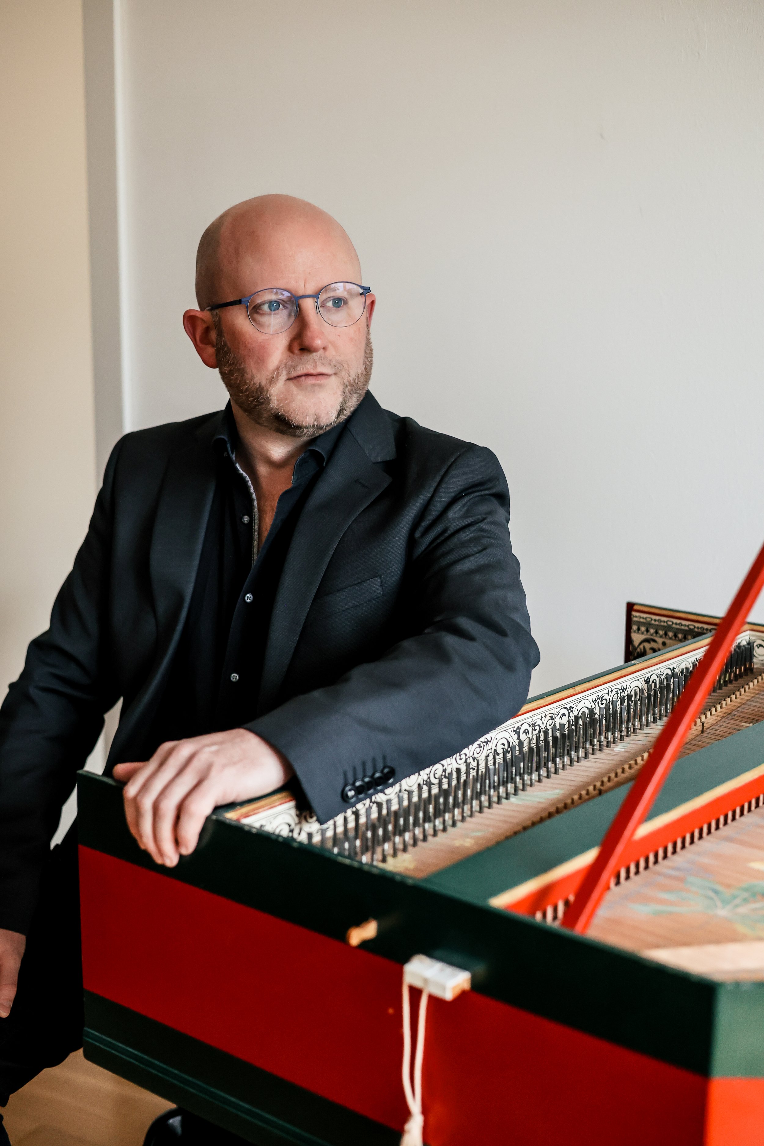 TR Friesen glasses cembalo angle.jpg