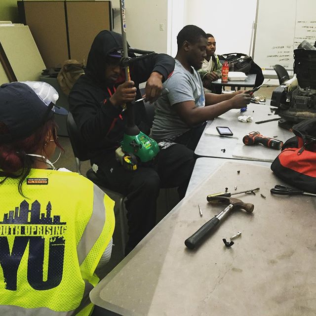 The YU Green team getting familiar with the inner workings of the tools they use. 
#landscaping #maintenance #oakland #eastoakland #youthuprising #learn