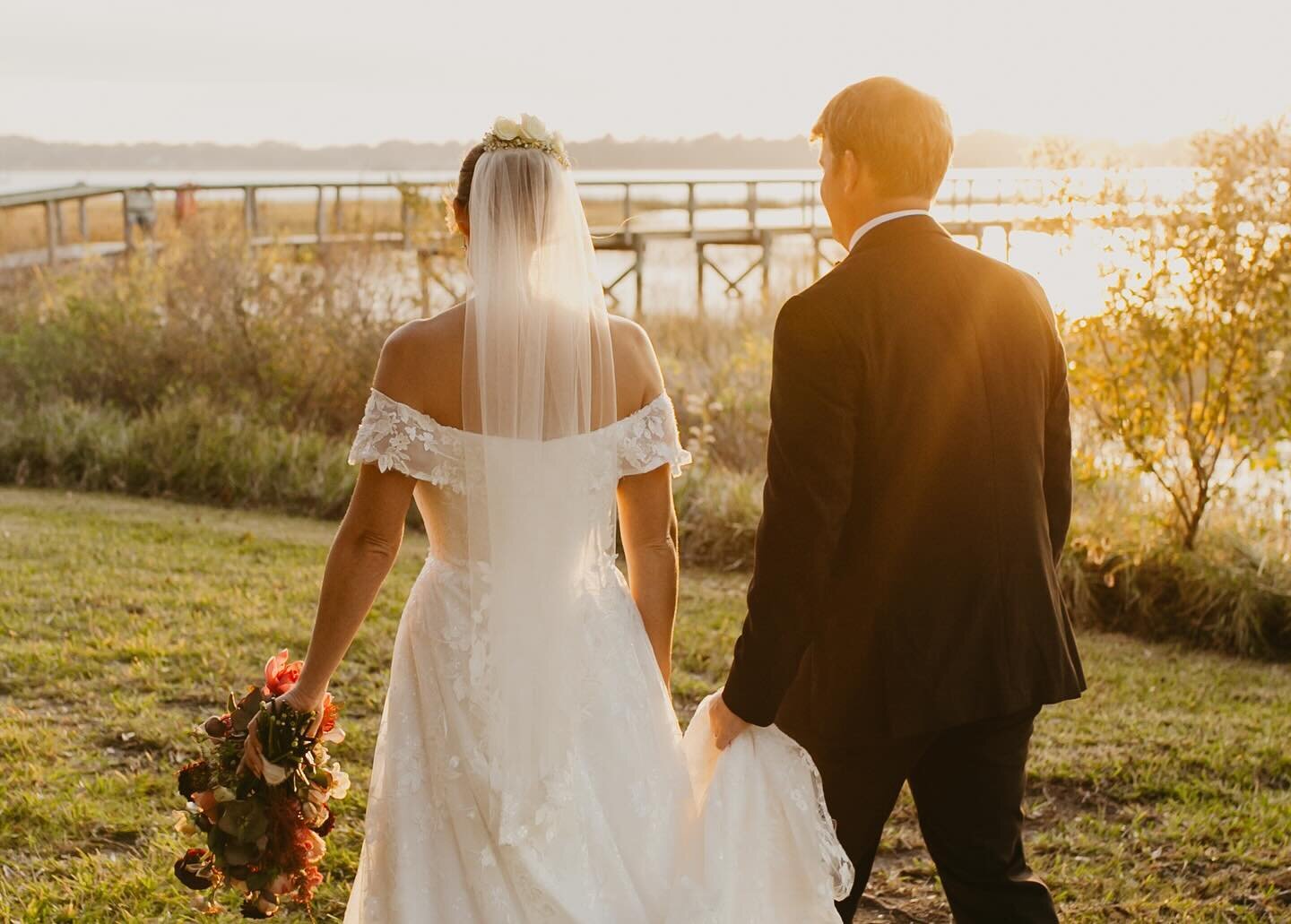 Jenny + Adam in their golden hour ✨ 

So grateful for every golden hour I get to spend with my people. It will never cease to amaze me how every single time the light/sunset hits &amp; shows off in different and unique ways... The colors are ever cha