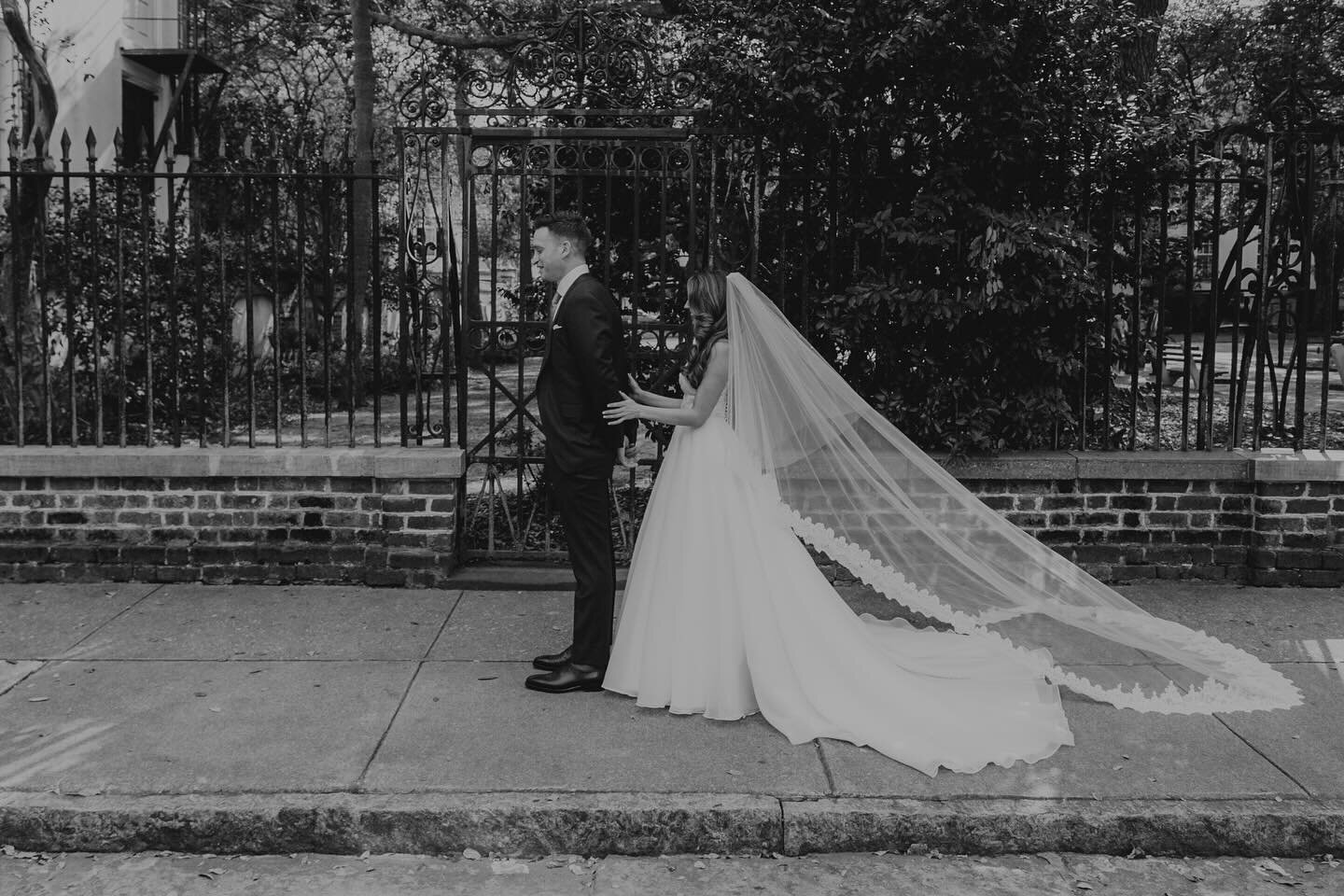 Whew. 1,000,000/1,000,000 recommend having a &ldquo;first look&rdquo; on your wedding day. These moments between Evan + Elizabeth, from their first few moments together on their wedding day, are so moving. Keep reading below to see some of my fav rea