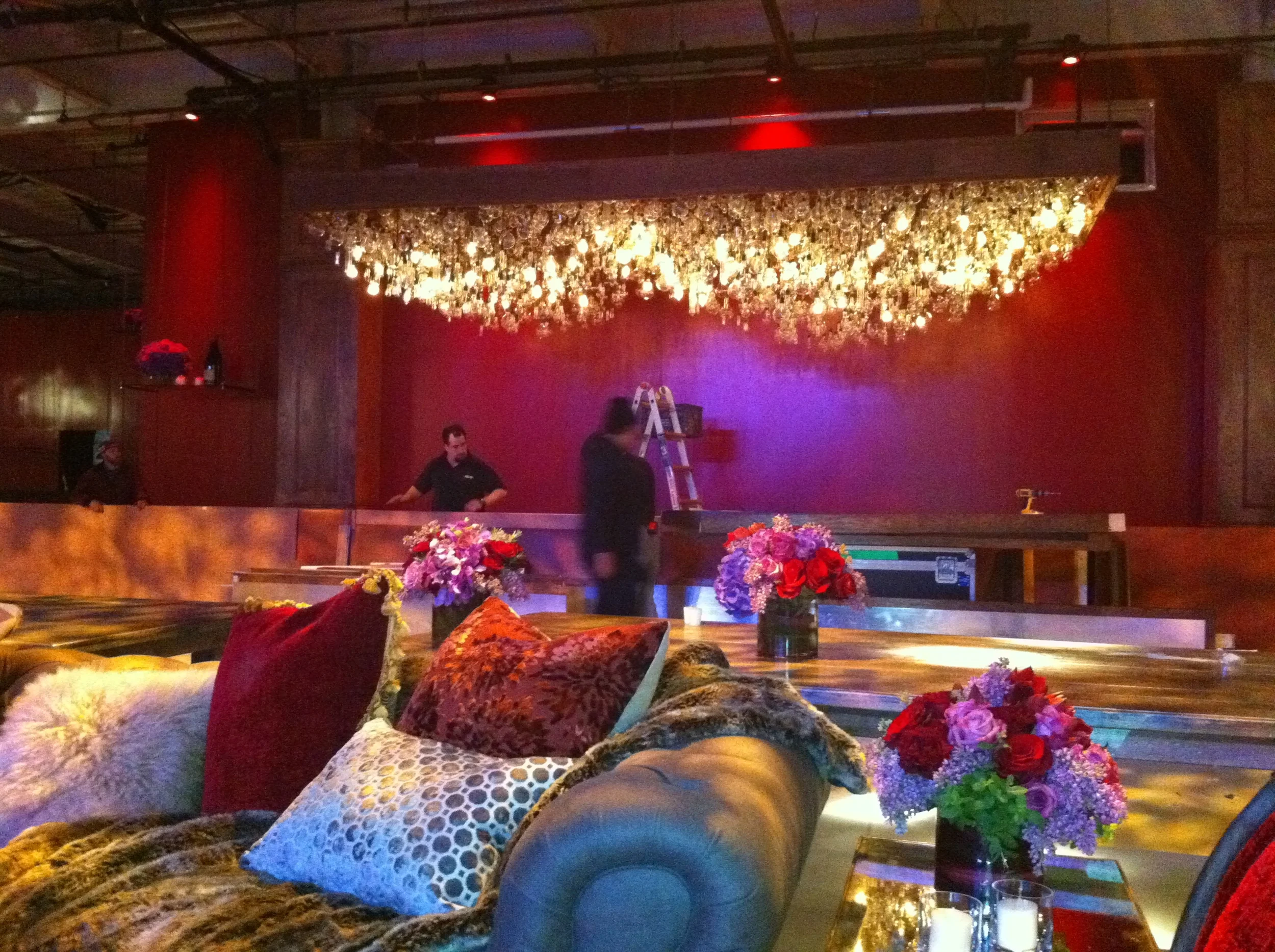 2500 lightbulb chandelier.JPG