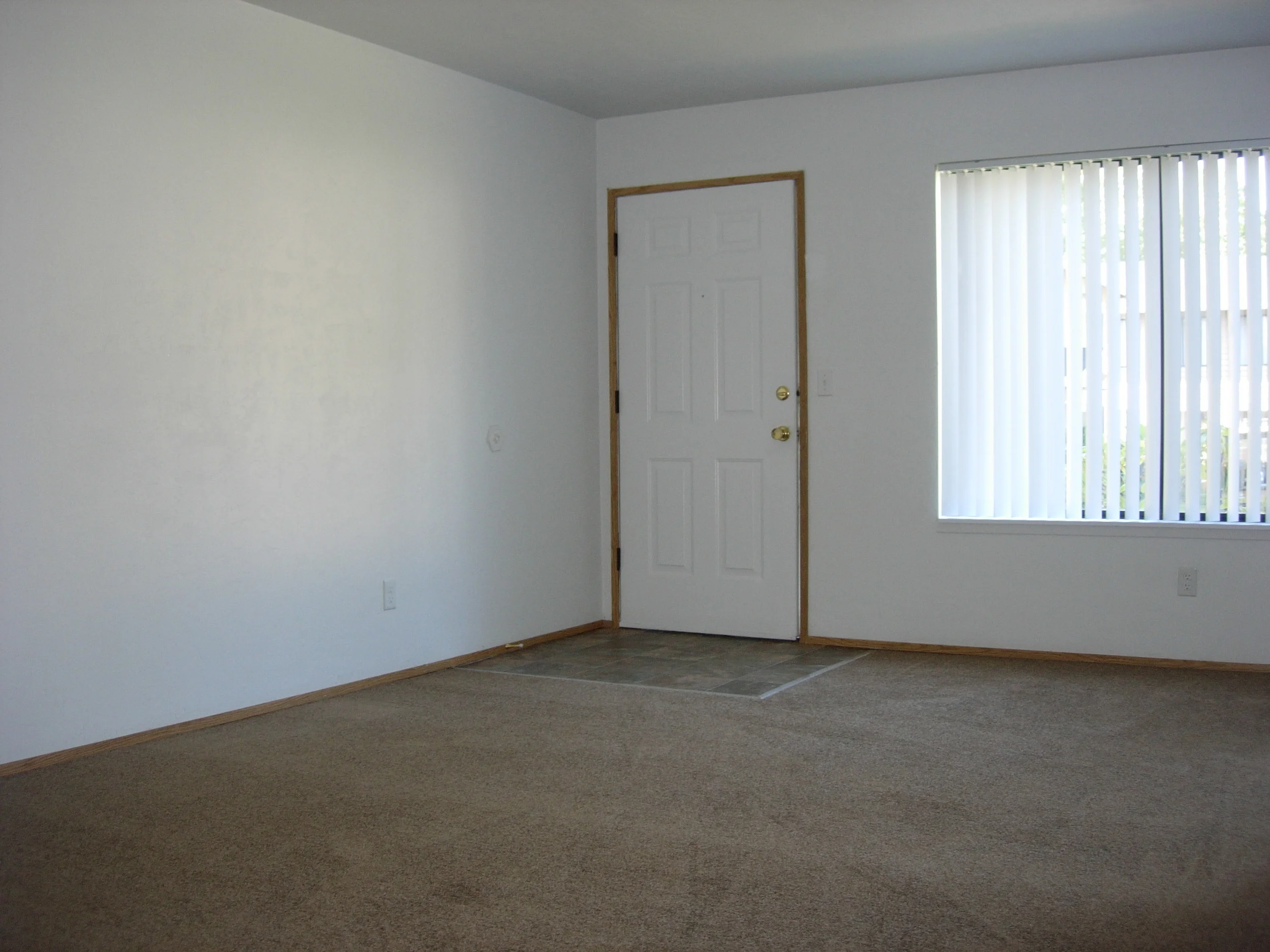 2 bedroom upgrade living rm entry.JPG