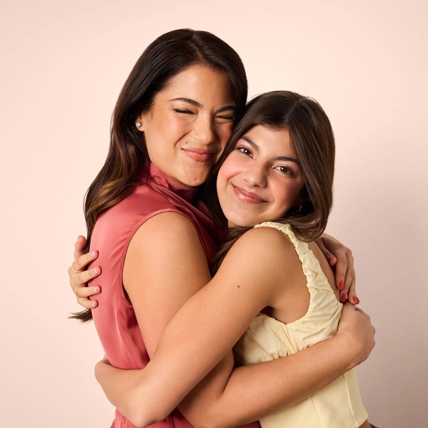 Q1_2026_GABRIELLA_CAROLINA_WARM_WHITE_2130_Comp2135_C.jpg