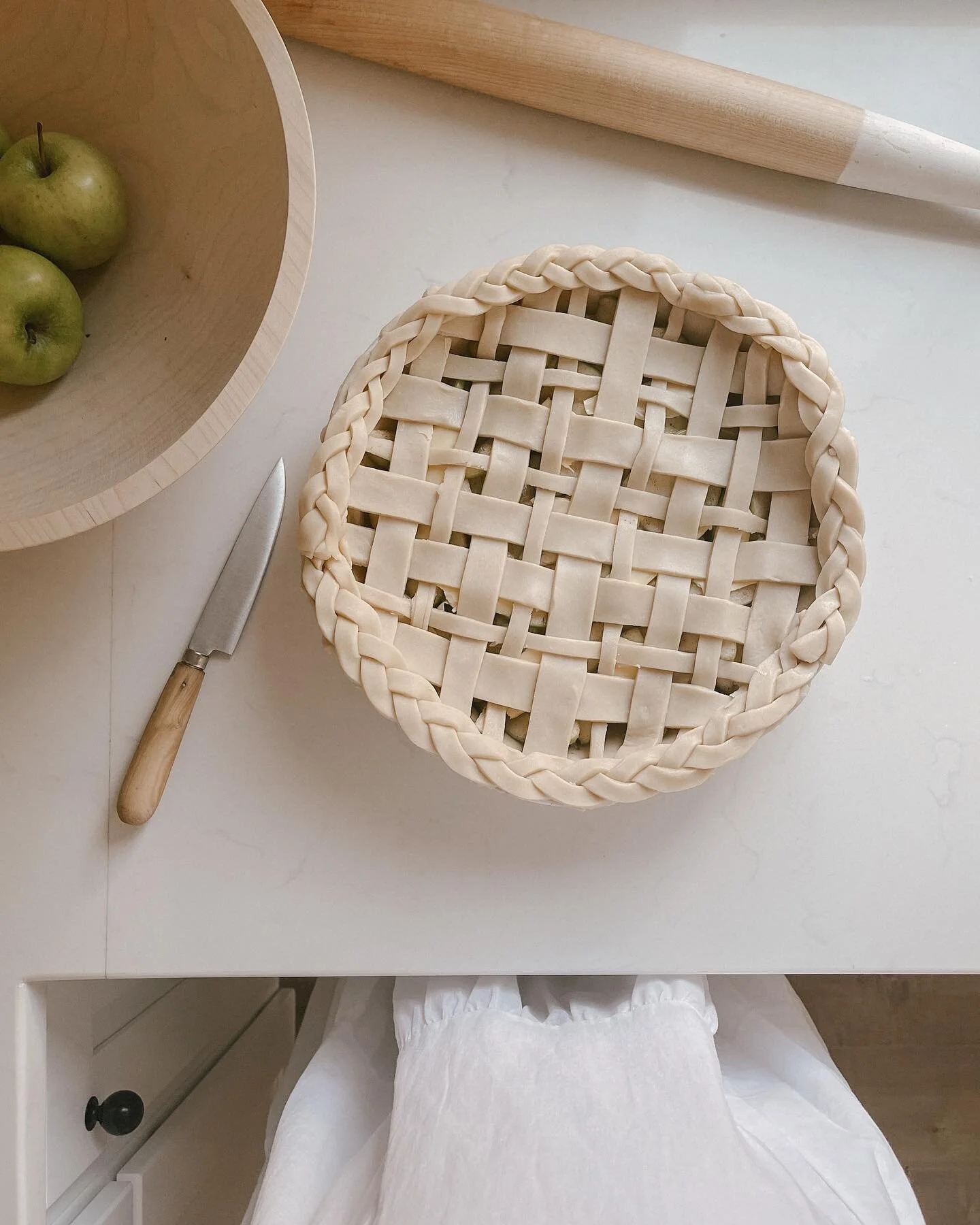 Making an apple pie for cookbook club tonight 🍏 one of my favorite nights of the month