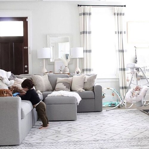 Long live posts of &ldquo;real life&rdquo;🙌🏼 Those babyhood years are the sweetest and hardest years, aren&rsquo;t they? We so love @little_adi_co &lsquo;s lovely living room with her littlest ones. We can&rsquo;t help but say our Skinny Stripe Pan