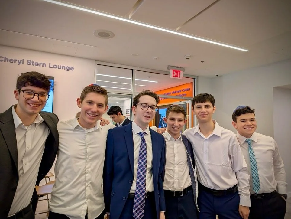 Senior picture day captures more than smiles &mdash; it captures community. Sulam students and their Berman classmates celebrates this milestone side by side.

#inclusion #community #jewisheducation #sulam