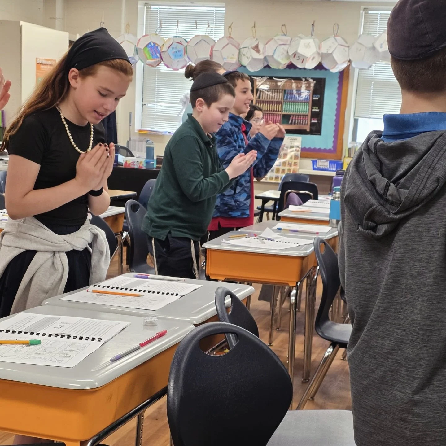 Students are getting ready for Passover by practicing  the steps of the Seder ✨

At Sulam, families don&rsquo;t have to choose between a Jewish day school education and the specialized support their children need. 

At Sulam, students get to be inclu