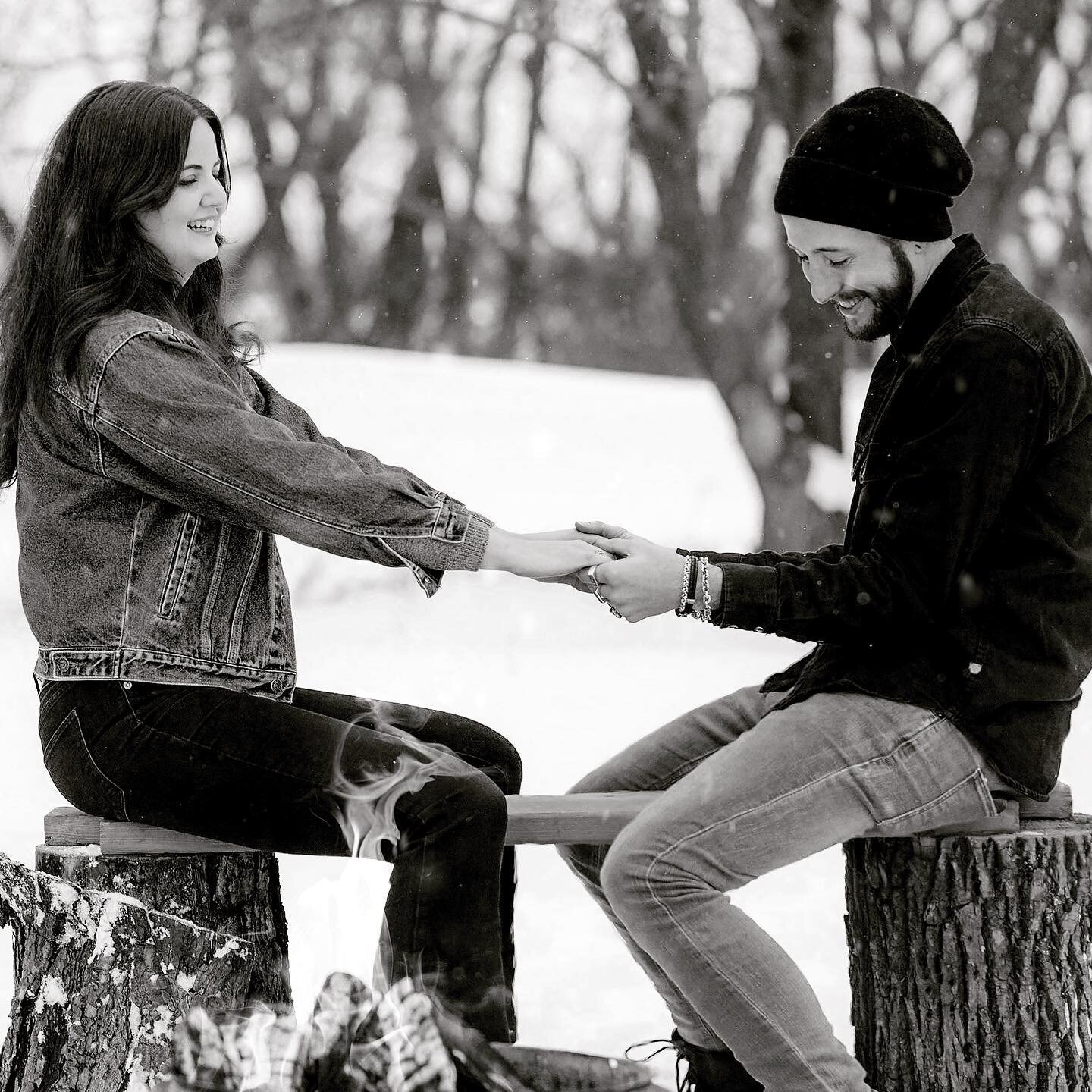 Partner in Crime.❤️&zwj;🔥⛓️

Som engagement photos for the gram. 🥰

📸@prairieroots.photography 

@clocksandcolours @etahlove #CCxEL 
#bonnieandclyde #loveu #weddingphotography