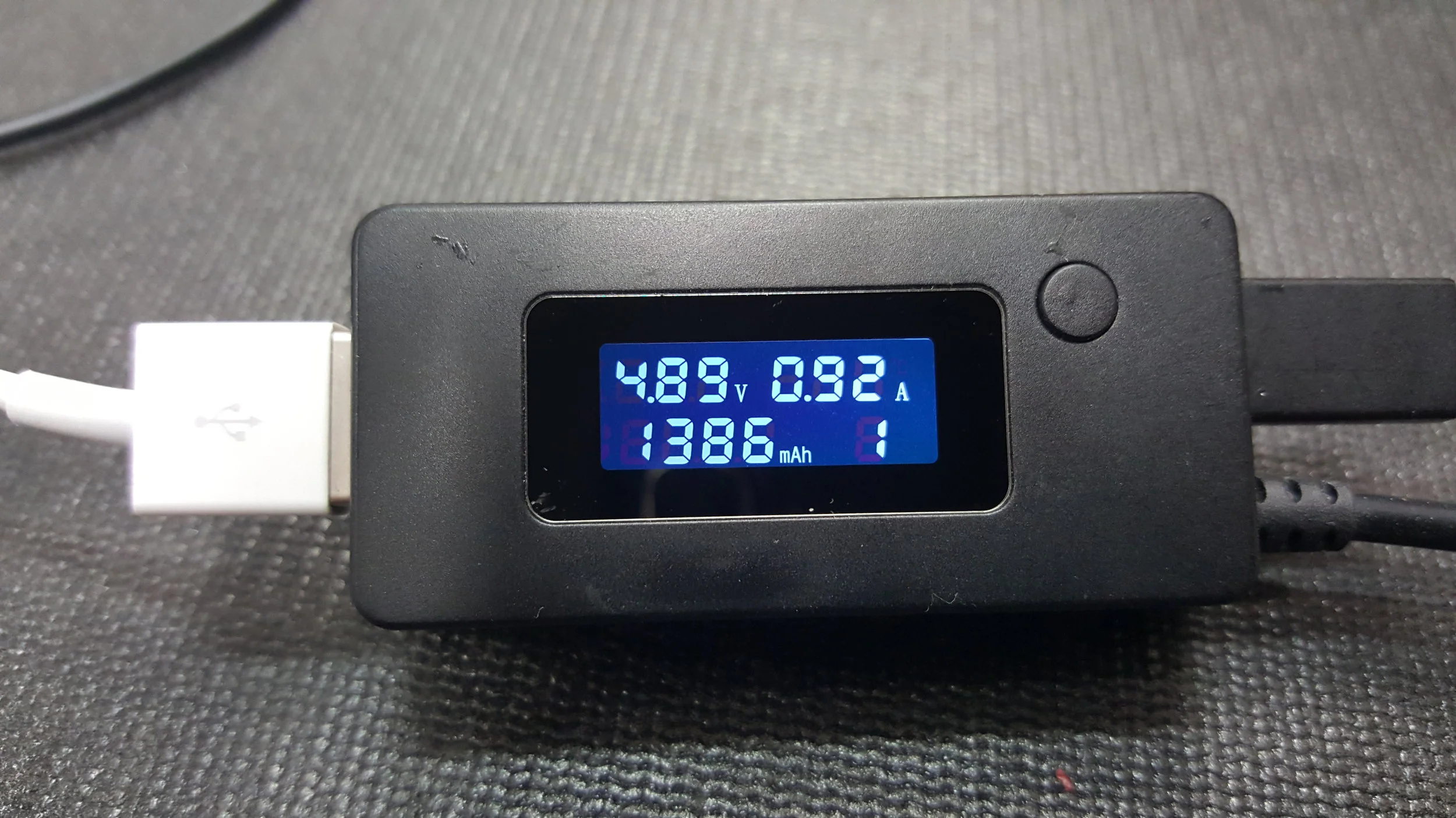 Un iPhone 6 saludable cargar&aacute; la bater&iacute;a con casi 1 amperio de corriente