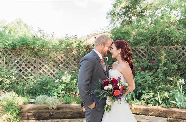 Photo by: Stevie Dee Photography - https://www.steviedeeweddings.com