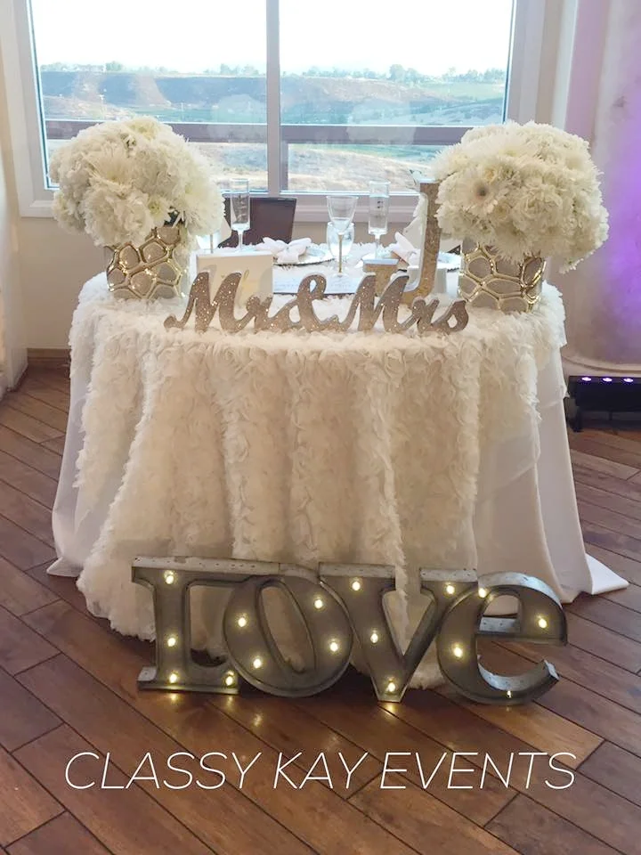 sweetheart table.jpg