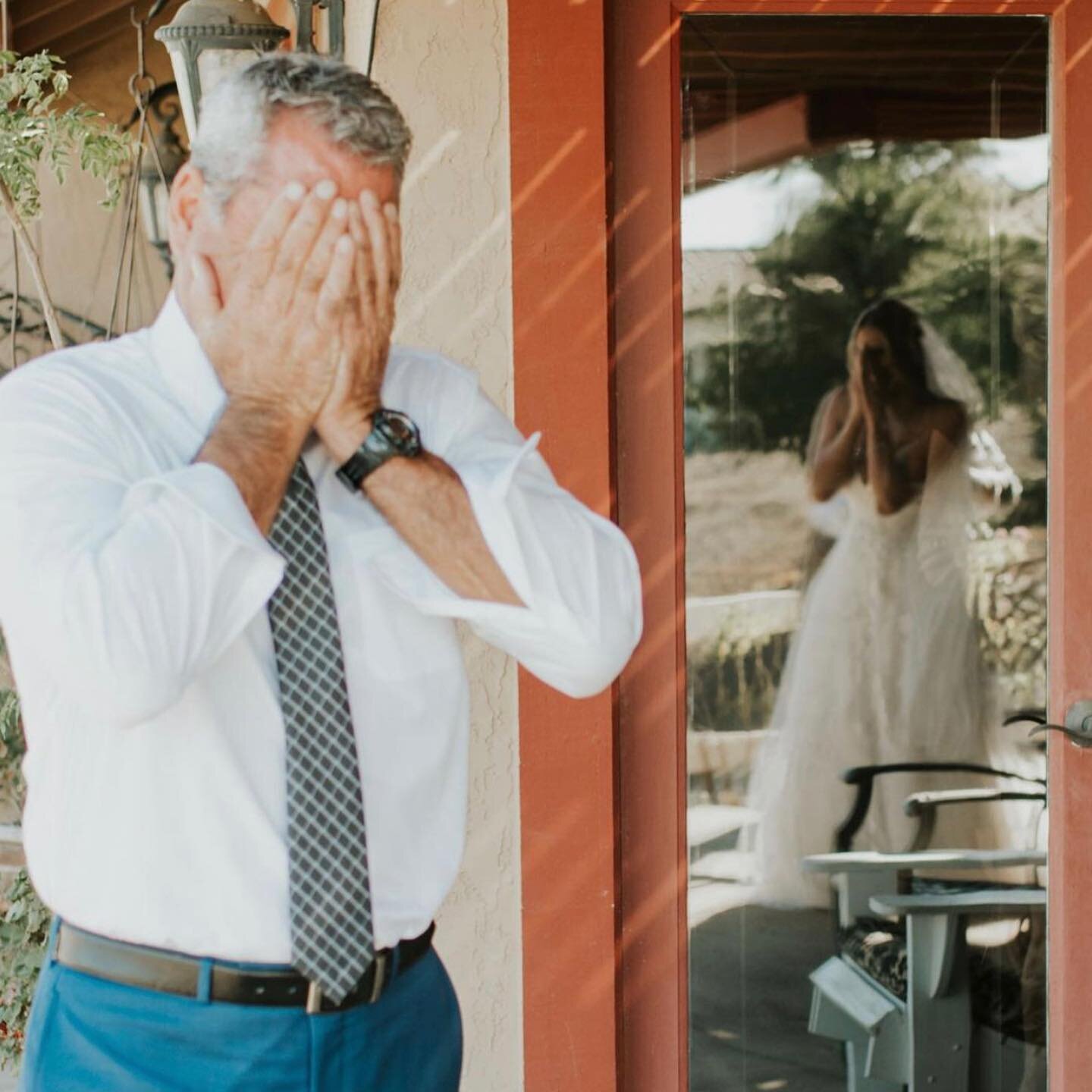 Never have I ever seen such a moving reaction then when my bride @morgann_schmidt saw her dad for the first time on her wedding day! 
They made me cry and I bet theses photos will make a few of you tear up too! 
Photographer @alyshamillerphotography 