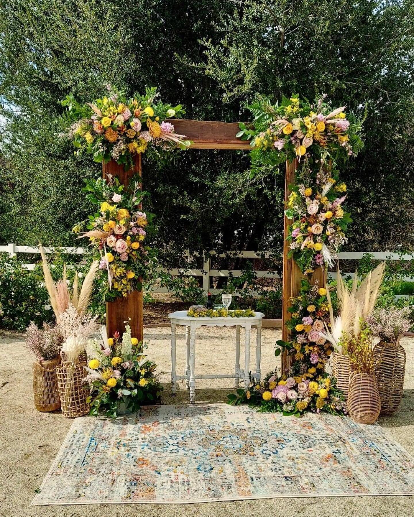 Kelly at @winterwhitebarn and I kept telling eachother that this ceremony sit made us want to cry because we just LOVED it so much!!! 
The floral created by @finickyflowers_murrieta 
Arbor from @madampaloozaemporium 
Venue @winterwhitebarn 
Photograp