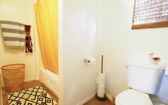 Annnnd, here's the bathroom.