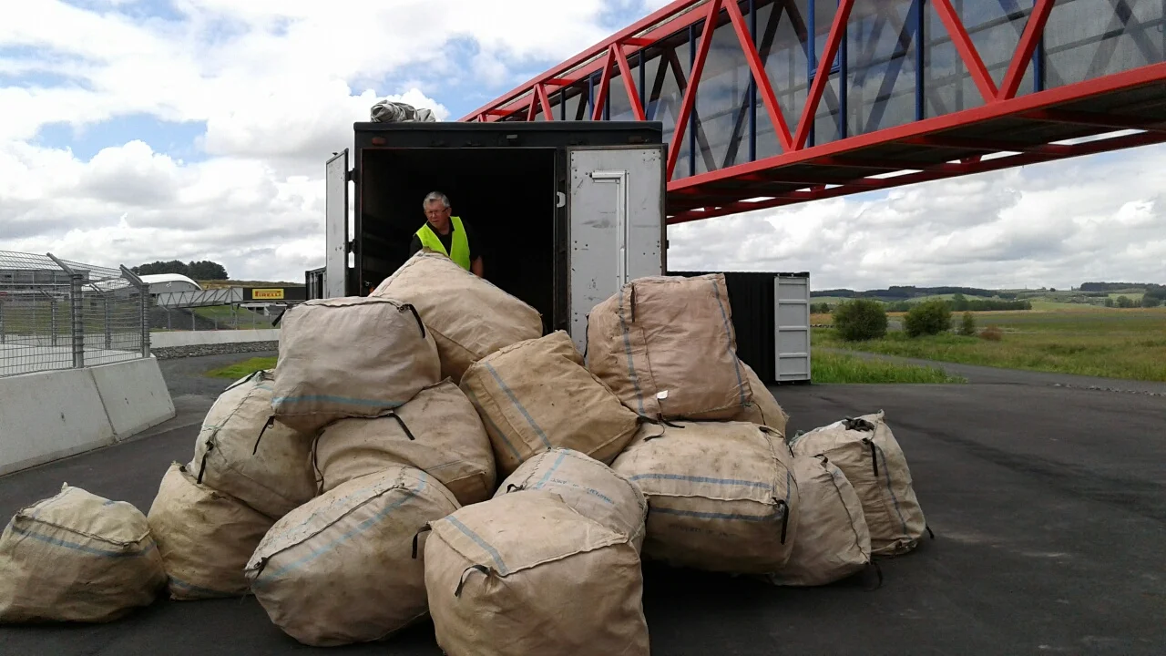 AMCC President, Paul Stewart, mucking in and doing the heavy lifting.