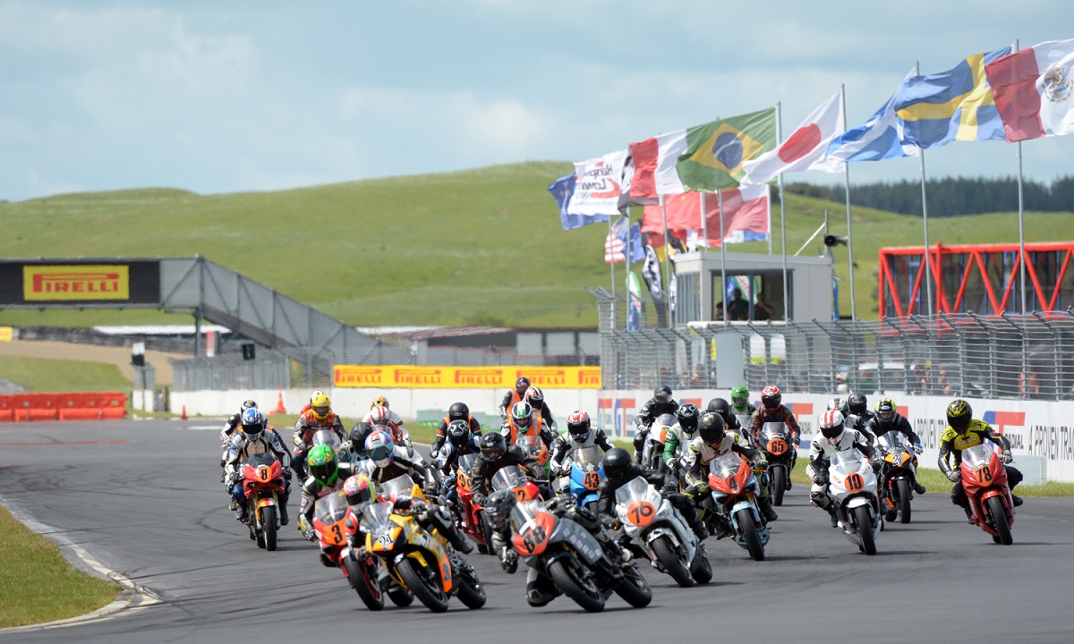 Carl Cox Motorsport Hyosung Cup action from Round 2. Credit: Philip Kavermann