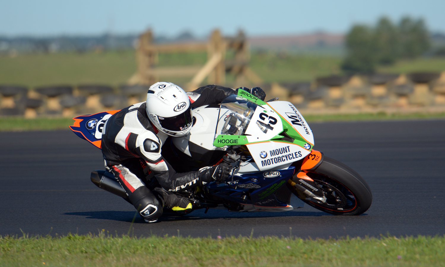 Image: (43) Alastair Hoogenboezem won the 2017–18 AMCC Club Series title in Superbike, taking four wins on the M1 Motorsport BMW S1000RR. He then went on the finish fourth in the NZSBK National Championship in the same class, taking two wins along the way. Credit: Philip Kavermann