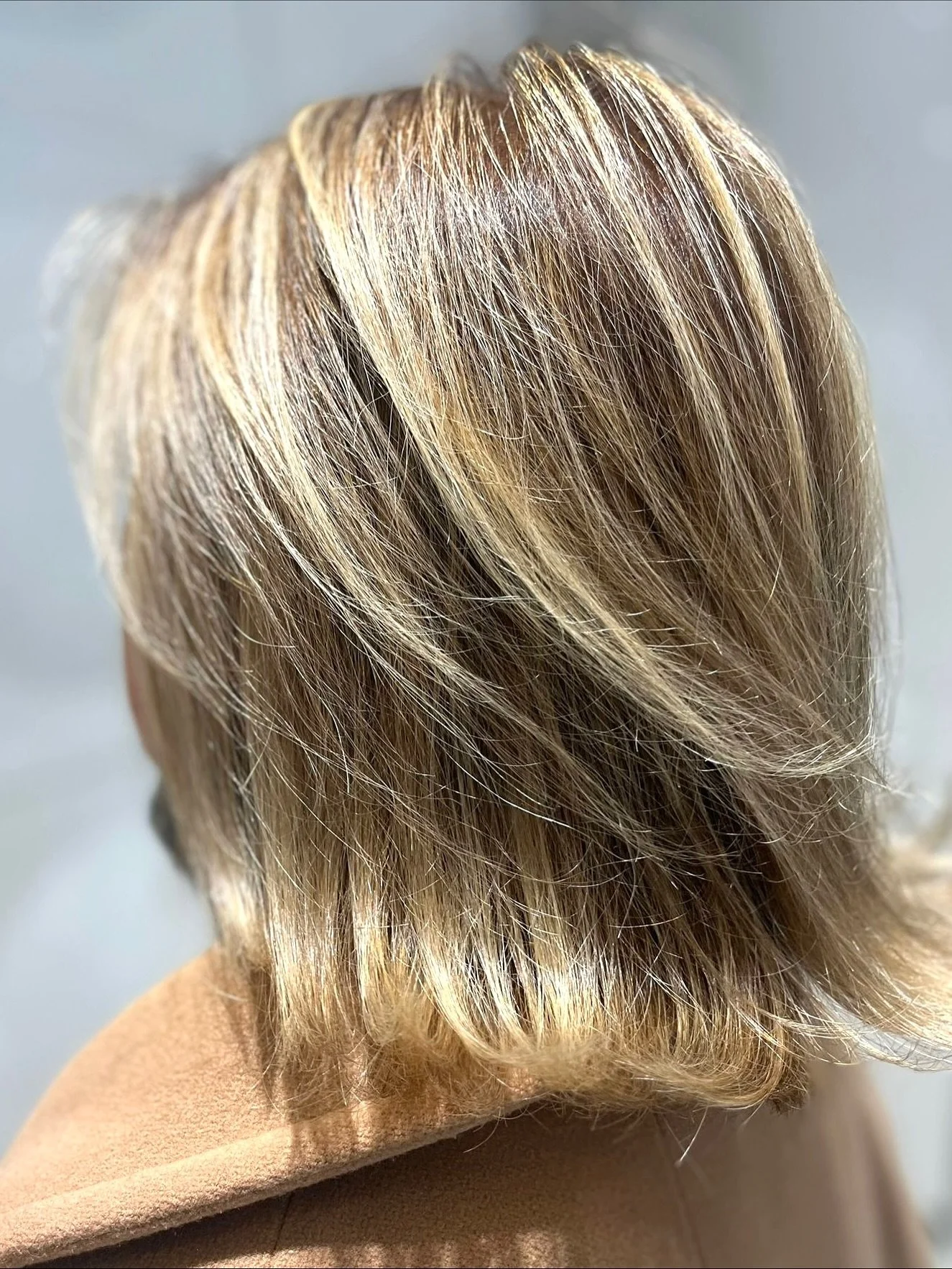 ✨Shampoing lumi&egrave;re et contrastes, pour redonner de la profondeur, by Pascale 
💇🏼&zwj;♀️Coupe et brushing by Elise

Envie d&rsquo;une nouvelle coupe ou d&rsquo;une nouvelle couleur de cheveux ? Notre &eacute;quipe de coiffeurs et de coloriste