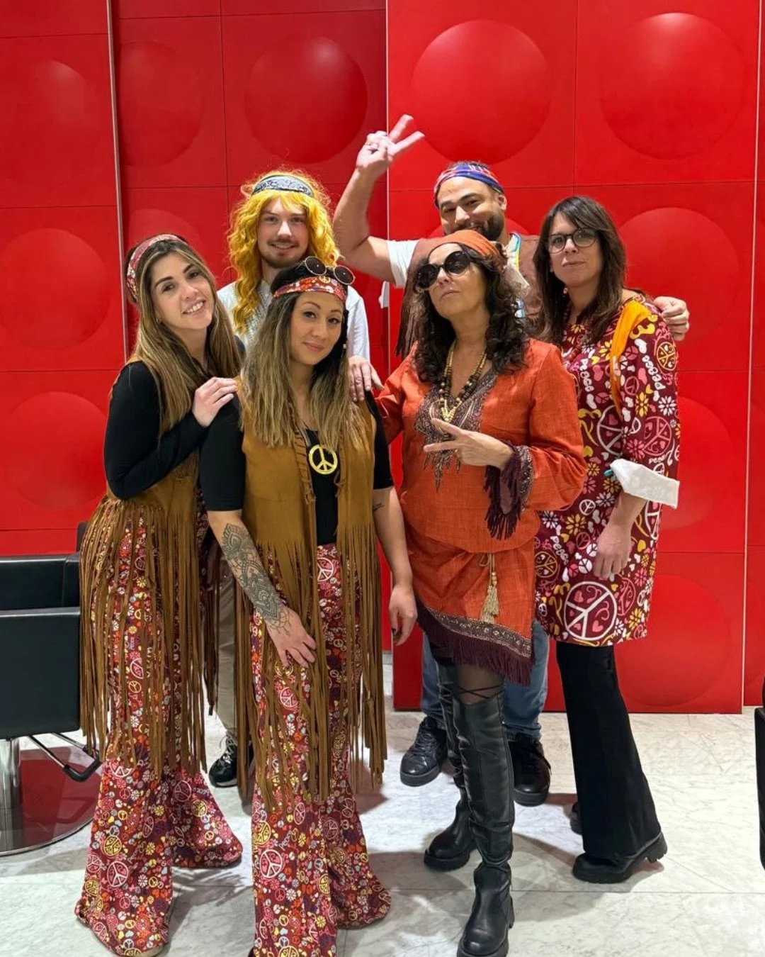 Escalade hippy chez 19th avenue 🌸🌞☮️🕶️👢

#escalade2025 #coiffeurgeneve #sixtiesfashion