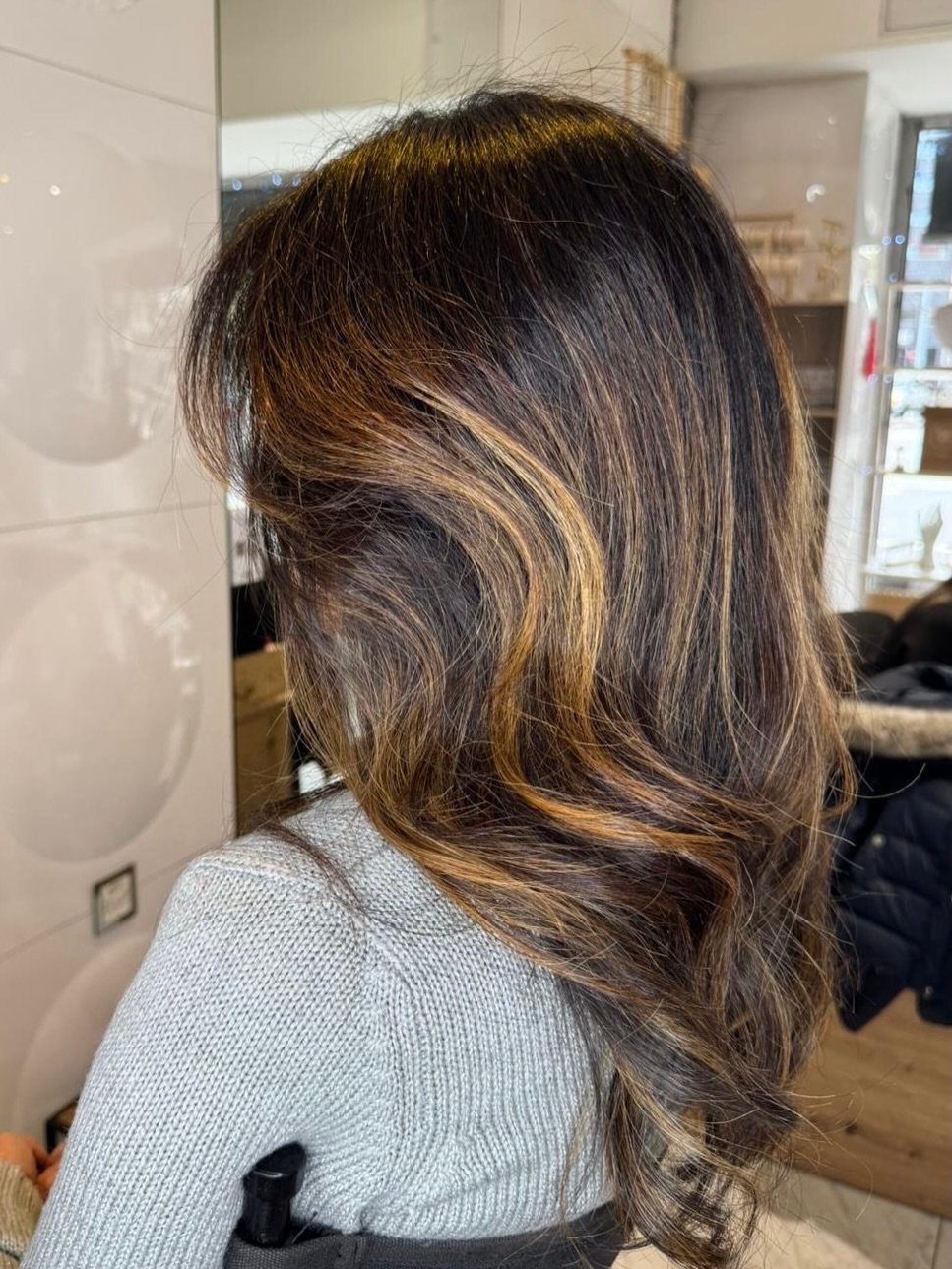 L&eacute;ger balayage pour sublimer la couleur et donner de la lumi&egrave;re, par Christophe ✨

19th Avenue coiffure 

📍Rue Fran&ccedil;ois-Versonnex 19 - 1207 Gen&egrave;ve
📞&nbsp;+41 22 736 48 56
📲 Appelez-nous ou prenez rdv en ligne d&egrave;s