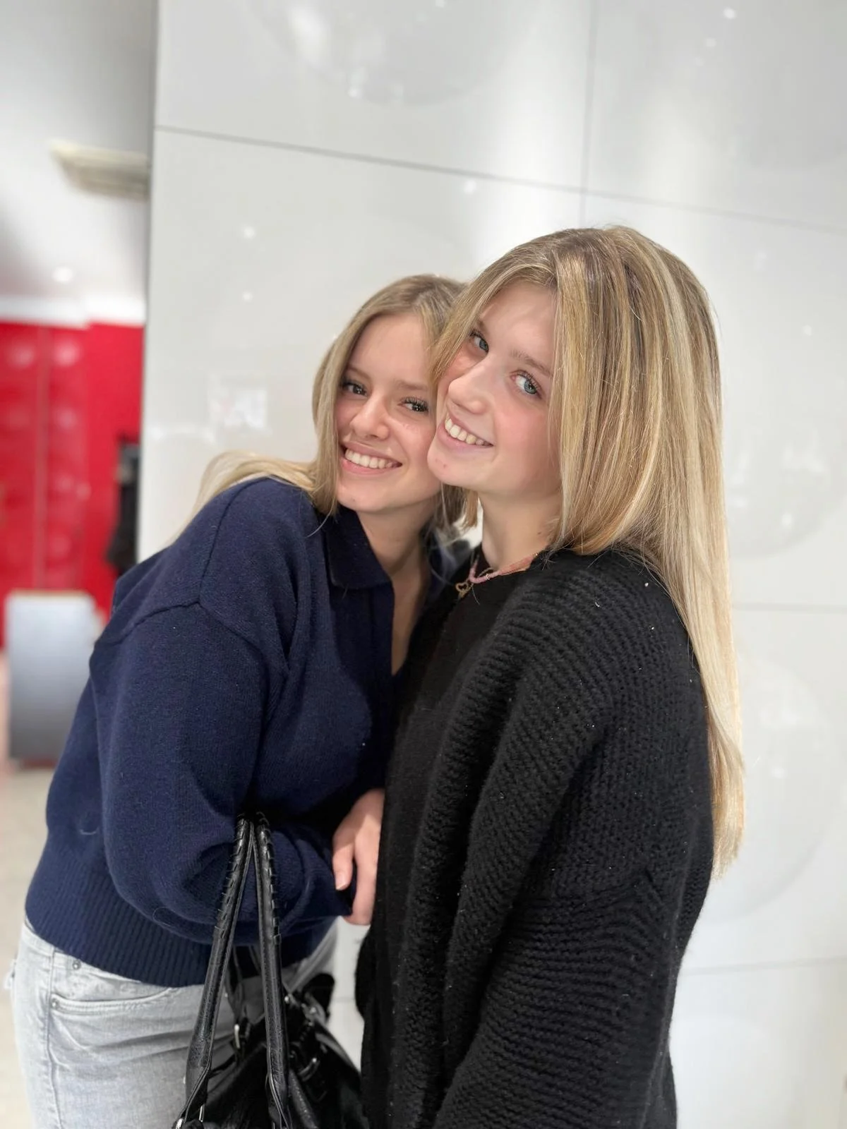 Best friend blond story balayage by 19th Avenue ✨

19th Avenue coiffure 

📍Rue Fran&ccedil;ois-Versonnex 19 - 1207 Gen&egrave;ve
📞&nbsp;+41 22 736 48 56
📲 R&eacute;servation en ligne ou par t&eacute;l&eacute;phone

#coiffeurgeneve #balayage #blond