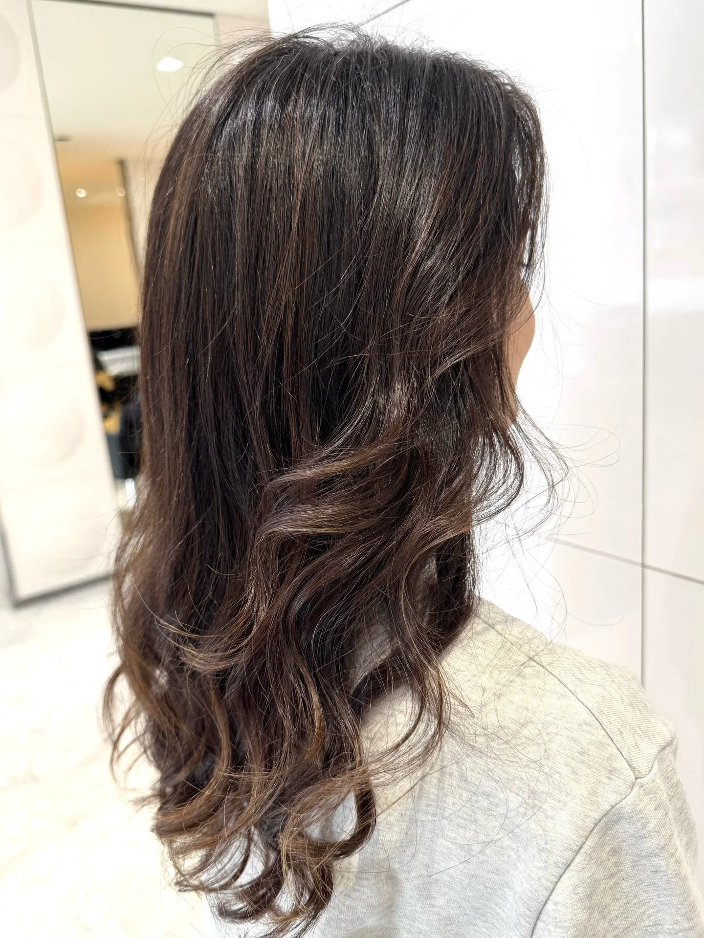 Tr&egrave;s jolie coloration sign&eacute; Leila 🪮
Coupe et brushing par Christophe 💫

Envie d&rsquo;une nouvelle coupe ou d&rsquo;une nouvelle couleur ? Notre &eacute;quipe de coiffeurs et de coloristes vous accueille dans notre salon aux Eaux-vive