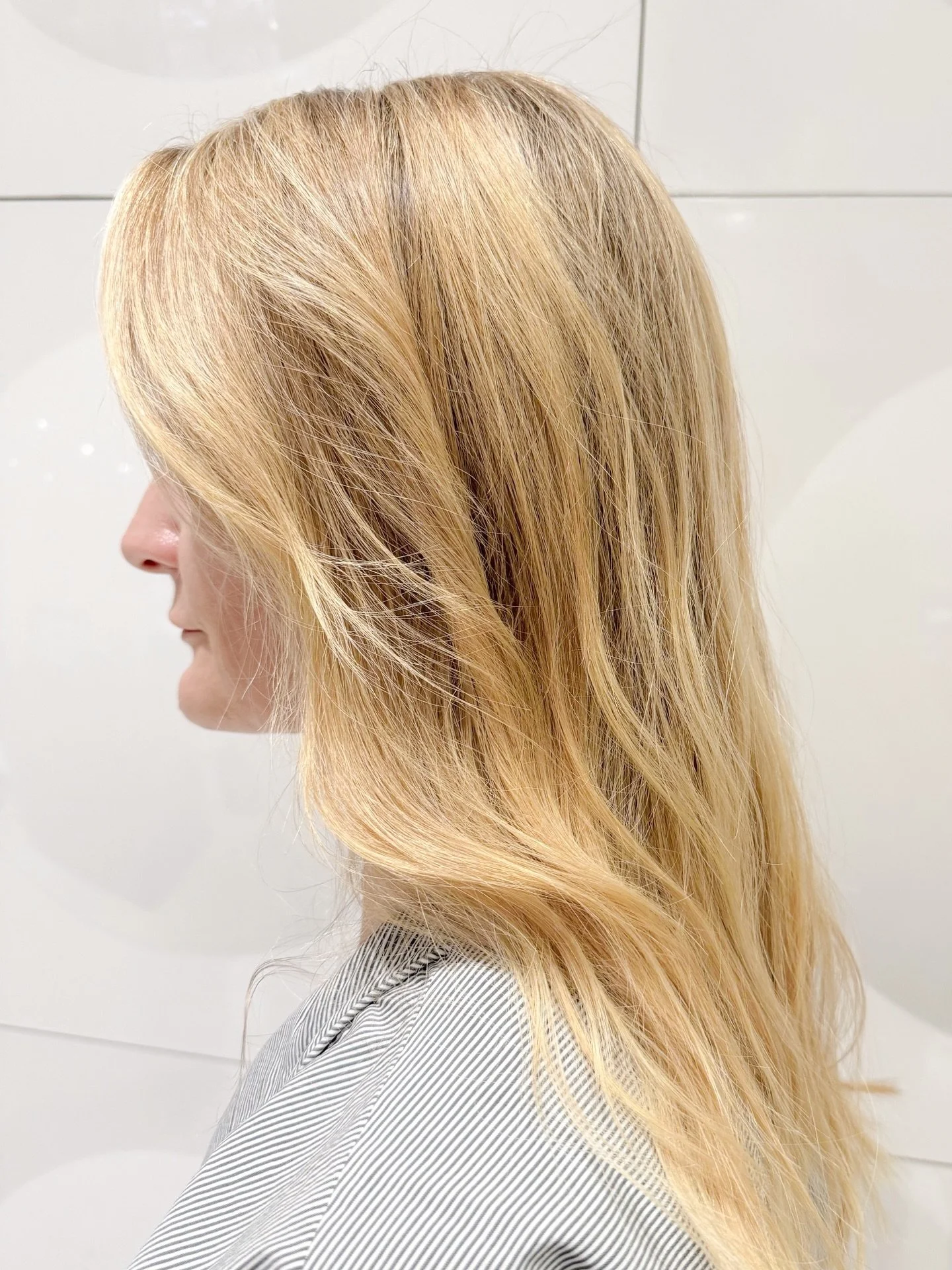 Superbe balayage par Pascale 
Brushing wavy par Christophe 💫

19th Avenue coiffure 

📍Rue Fran&ccedil;ois-Versonnex 19 - 1207 Gen&egrave;ve
📞&nbsp;+41 22 736 48 56
📲 Prise de rdv en ligne ou par t&eacute;l&eacute;phone 

#19thavenue #coiffeurgene