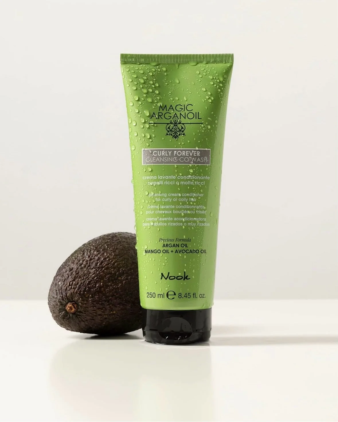Des boucles sublimes avec Curly Forever de la gamme Magic Arganoil 🌿

Une ligne 100 % vegan pens&eacute;e pour r&eacute;v&eacute;ler la beaut&eacute; naturelle de chaque type de boucle. 

Formul&eacute;e &agrave; base d&rsquo;huiles v&eacute;g&eacut
