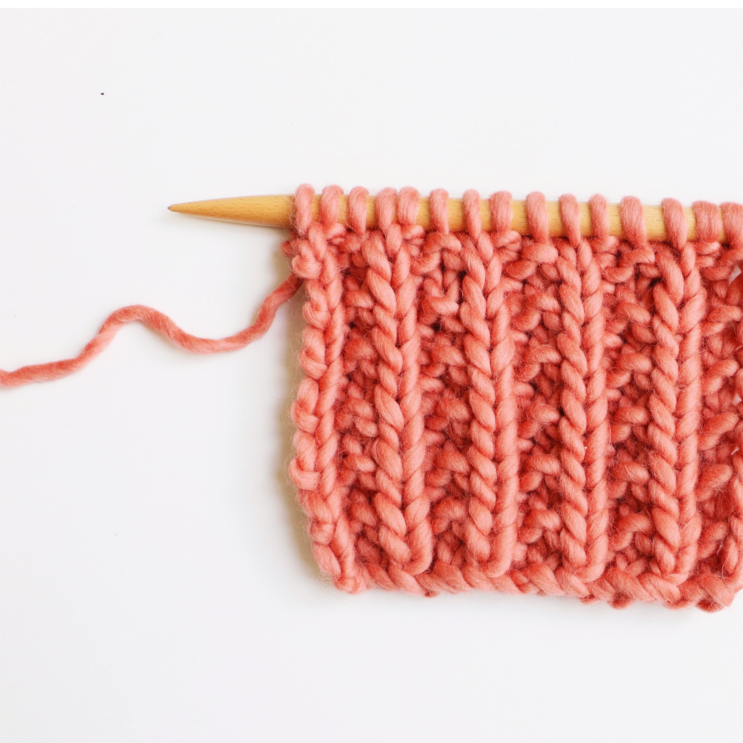 Apprendre à tricoter : Maille endroit et maille envers - La Malle aux Mille  Mailles