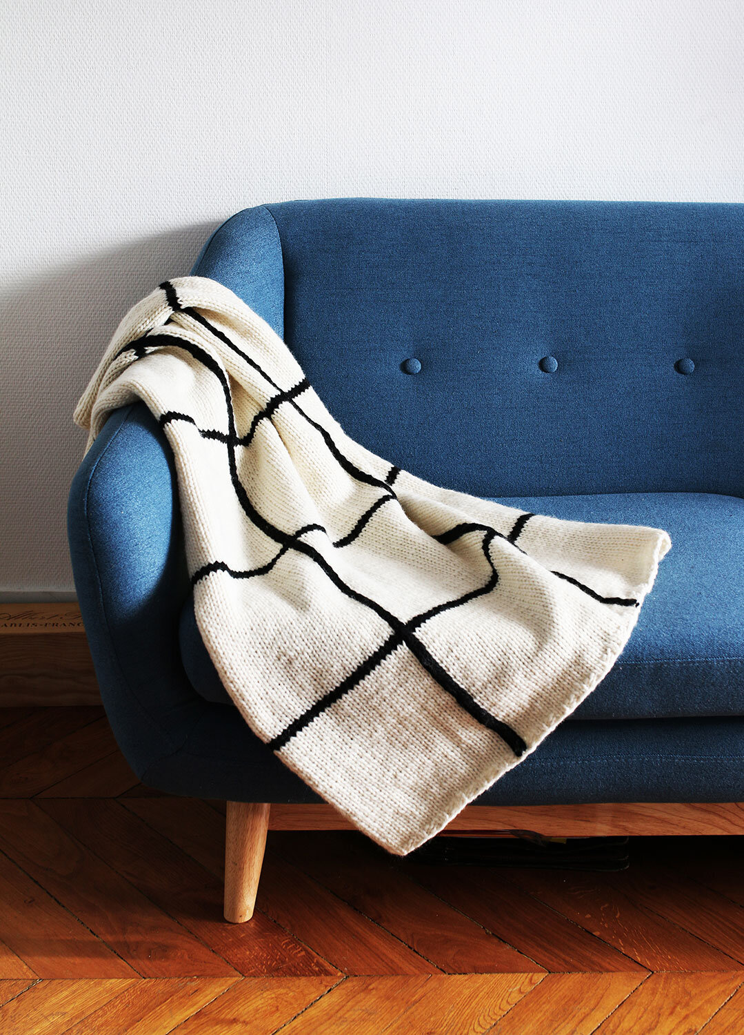 knitting-kit-petite-wool-the-grid-blanket_EN-01.jpeg