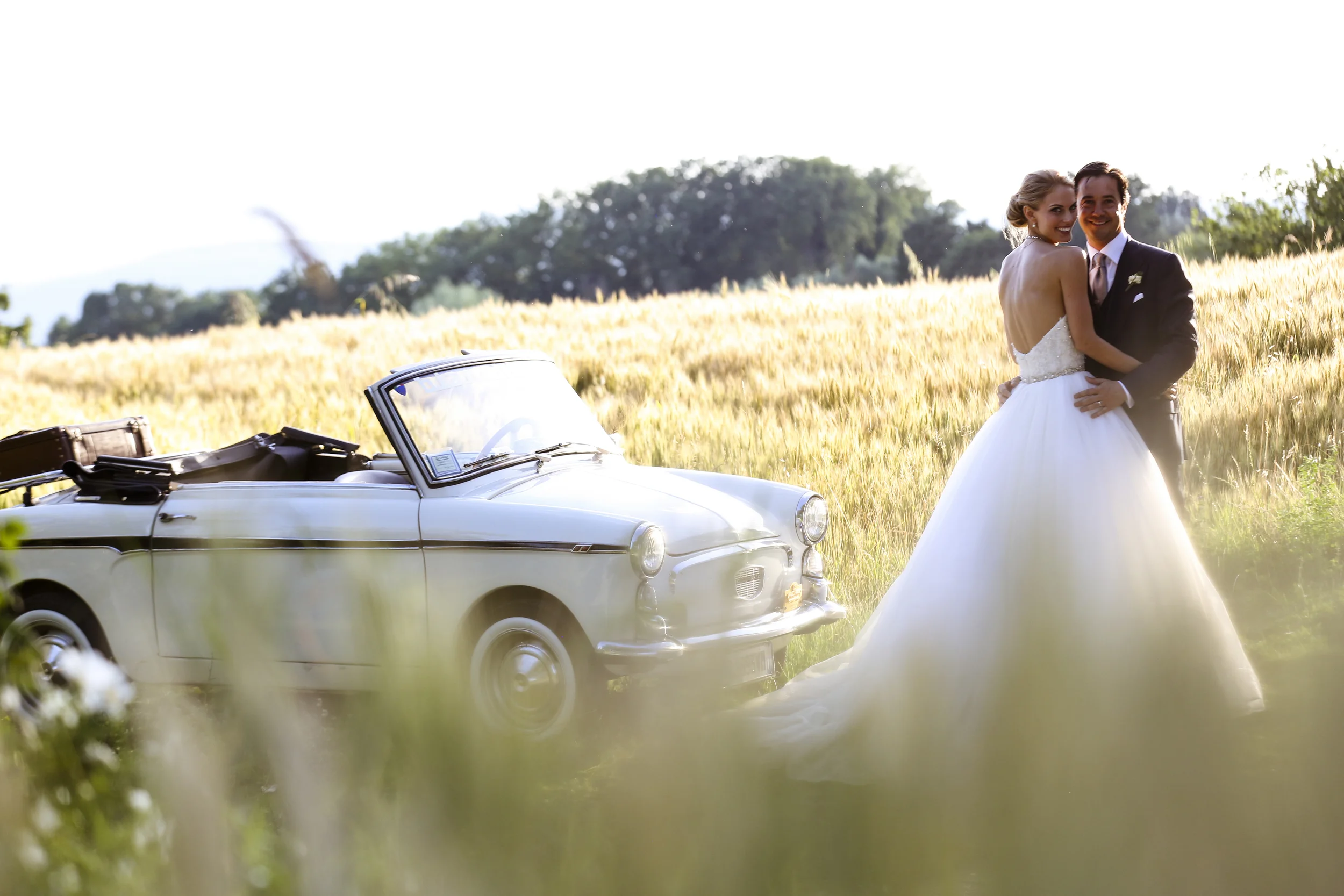 Wedding photo in the fields around the Castello Montignano