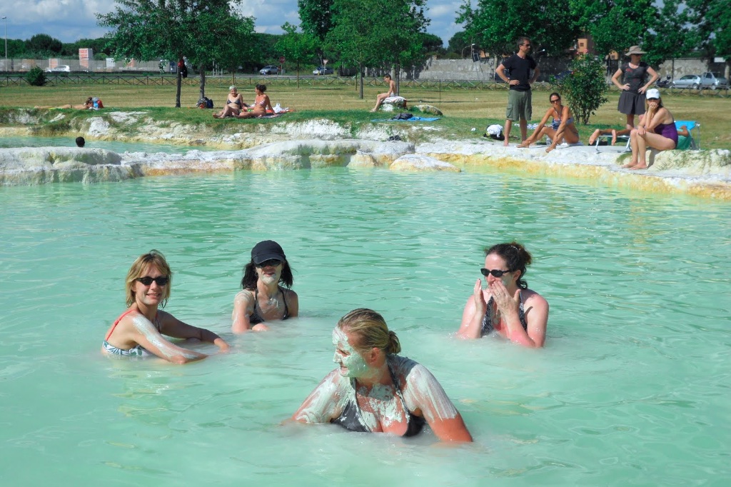 four girls wild hot spring sido.jpg