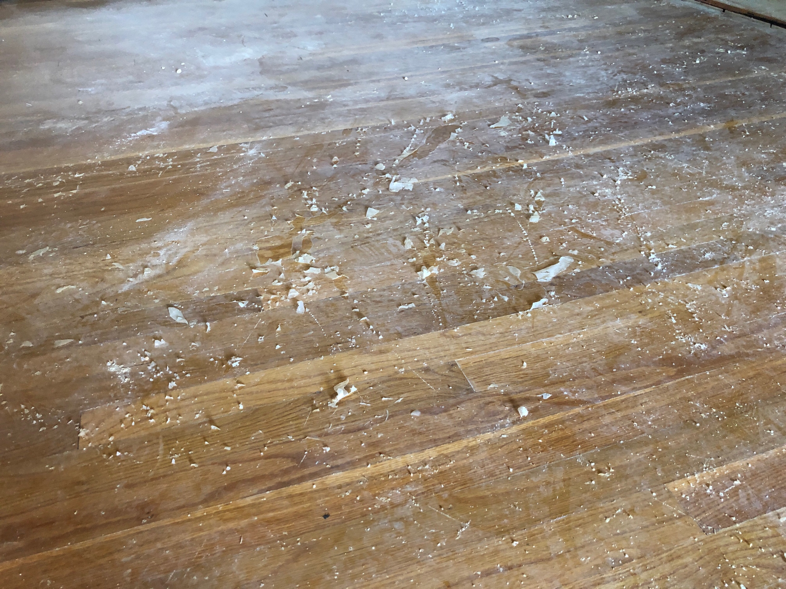 (Flaking finishing on the floors)