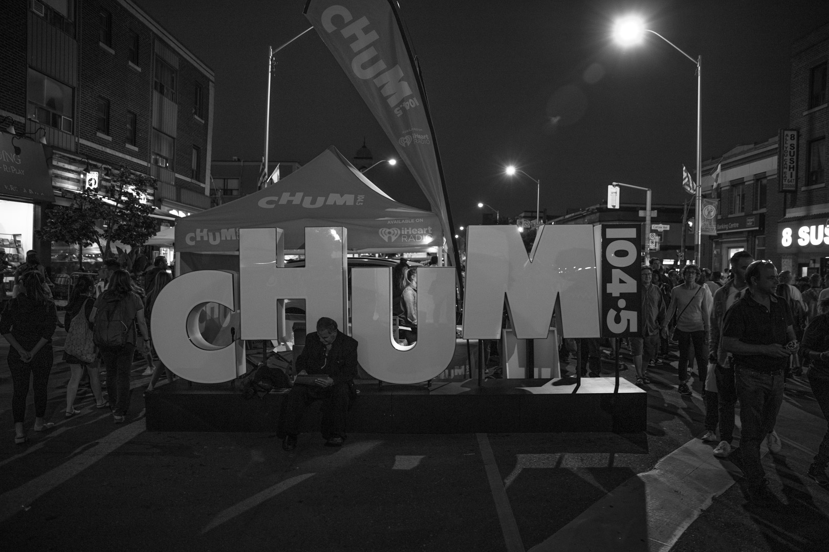 Chum 104.5 Sign