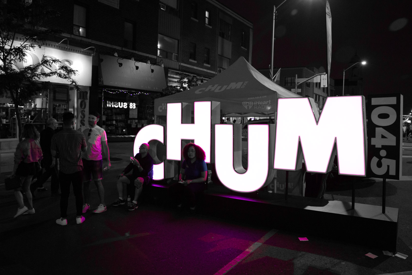 Chum 104.5 Sign 