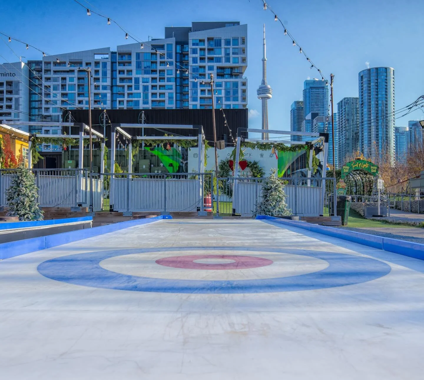 Winter lanes at Stackt Market&rsquo;s #holidayhills ❄️💙