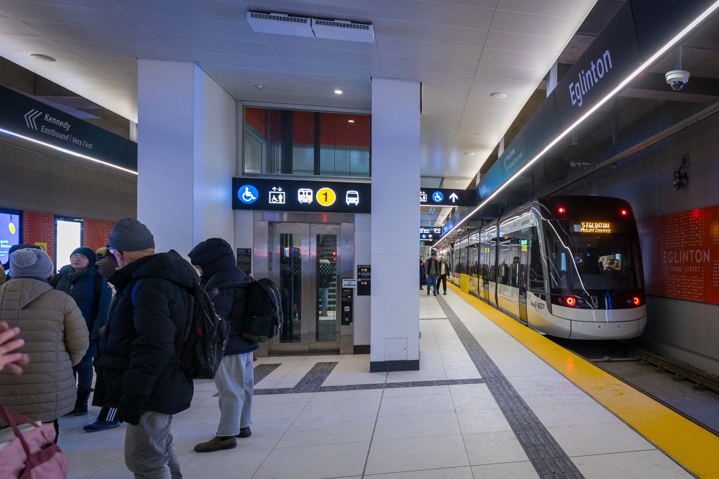  Platform Activity at Eglinton Station 