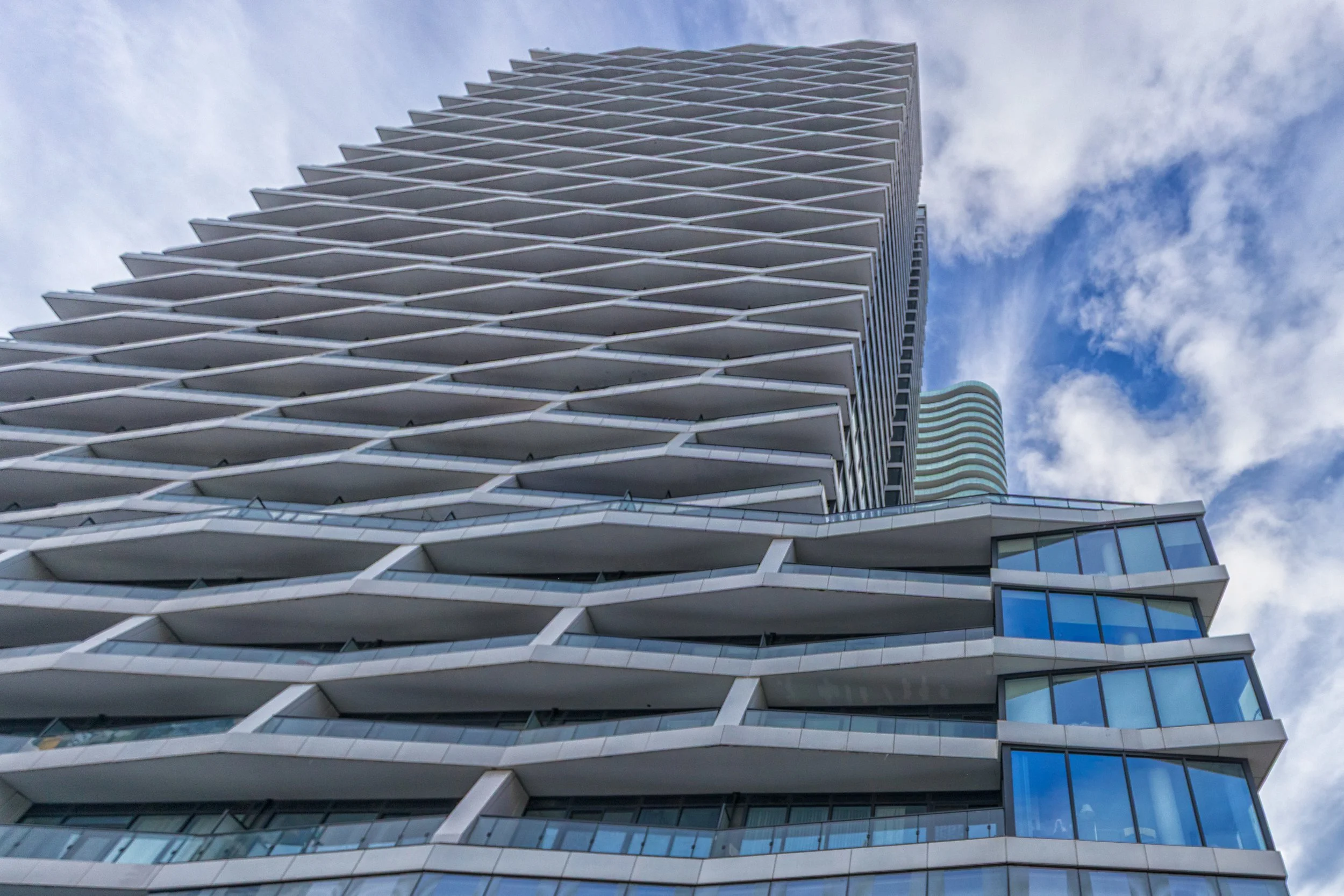 Axis Condos — 85 Wood St, Toronto