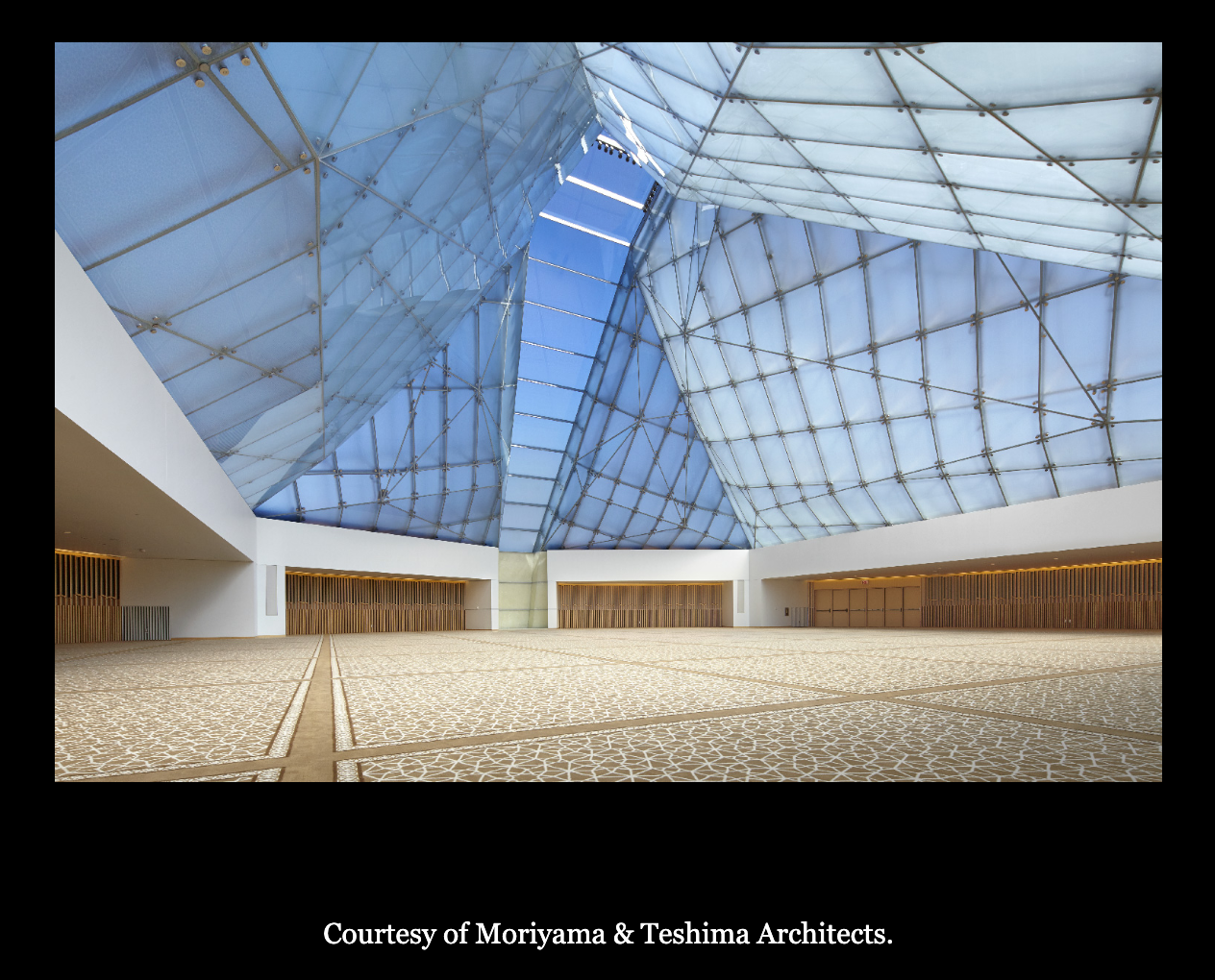 As photography was not permitted inside the prayer hall, the image below (courtesy of Moriyama & Teshima Architects) gives a sense of the remarkable light-filled space.