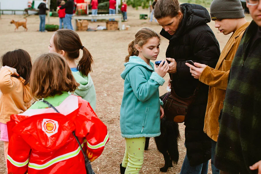 Picking the Perfect Holiday Tree | Austin Family Photographer