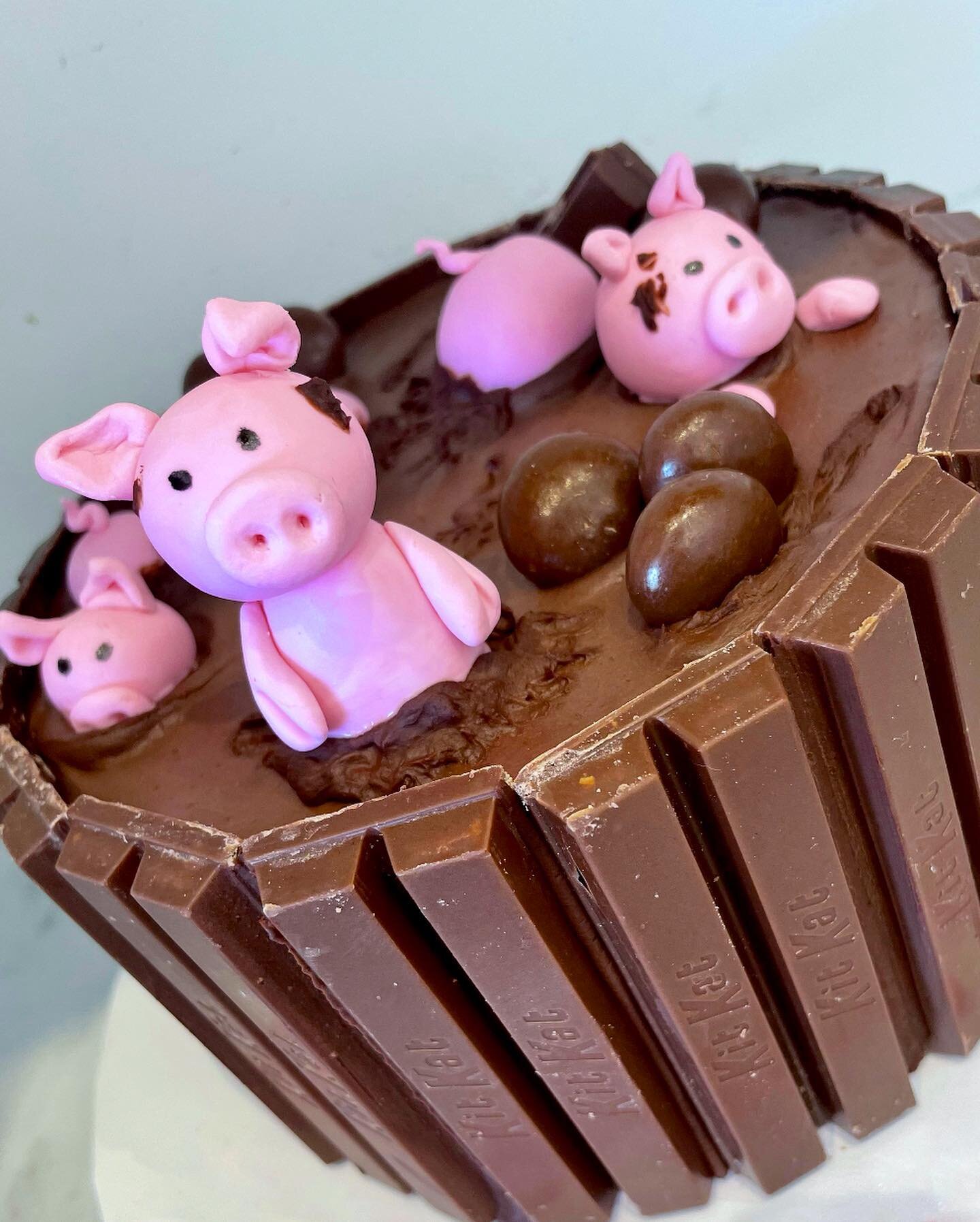 🐽

#sweetandflour #secaucus #nj #njbakery #jersey #customcakes #cakelife #cupcakes #smallbusiness

#bakery #cake #baking #dessert #pastry #foodporn #instafood #chocolate #foodie #cookies #cakedecorating #birthdaycake #foodphotography #cupcakes #cake