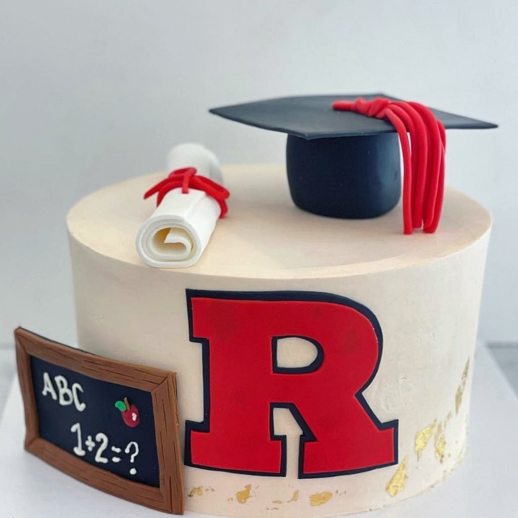 It&rsquo;s already May, have you ordered your graduation party desserts⁉️👩&zwj;🎓

#sweetandflour #secaucus #nj #njbakery #jersey #customcakes #cakelife #cupcakes #smallbusiness

#bakery #cake #baking #dessert #pastry #foodporn #instafood #chocolate