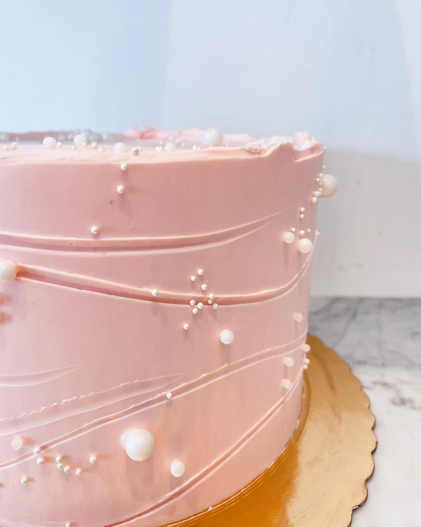 Buttercream + pearl sprinkles💕🫧

#sweetandflour #secaucus #nj #njbakery #jersey #customcakes #cakelife #cupcakes #smallbusiness

#bakery #cake #baking #dessert #pastry #foodporn #instafood #chocolate #foodie #cookies #cakedecorating #birthdaycake #