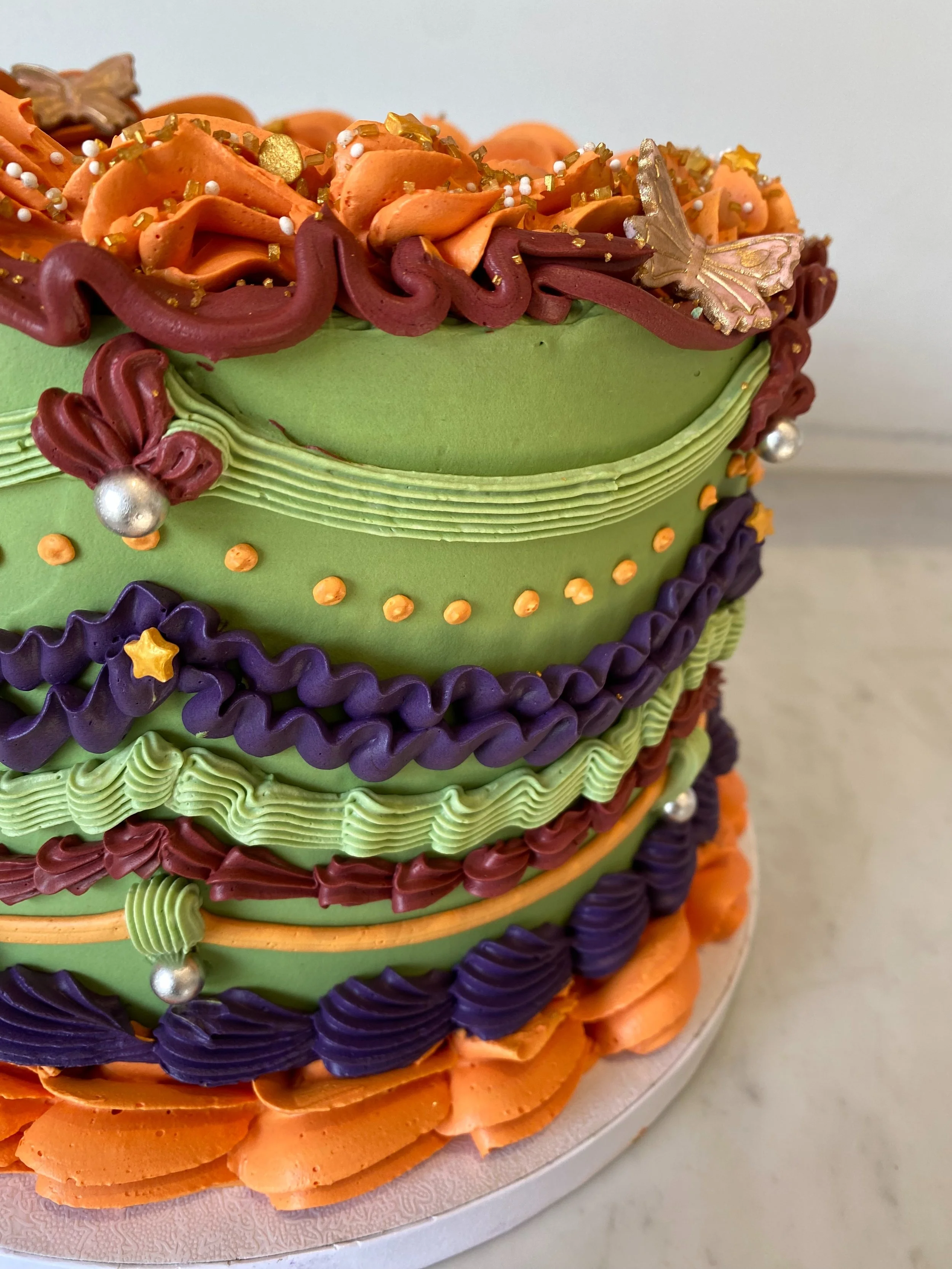 Perfect color scheme for a spooky season birthday💚🔮🧡

#sweetandflour #secaucus  #njbakery #customcakes #njeats