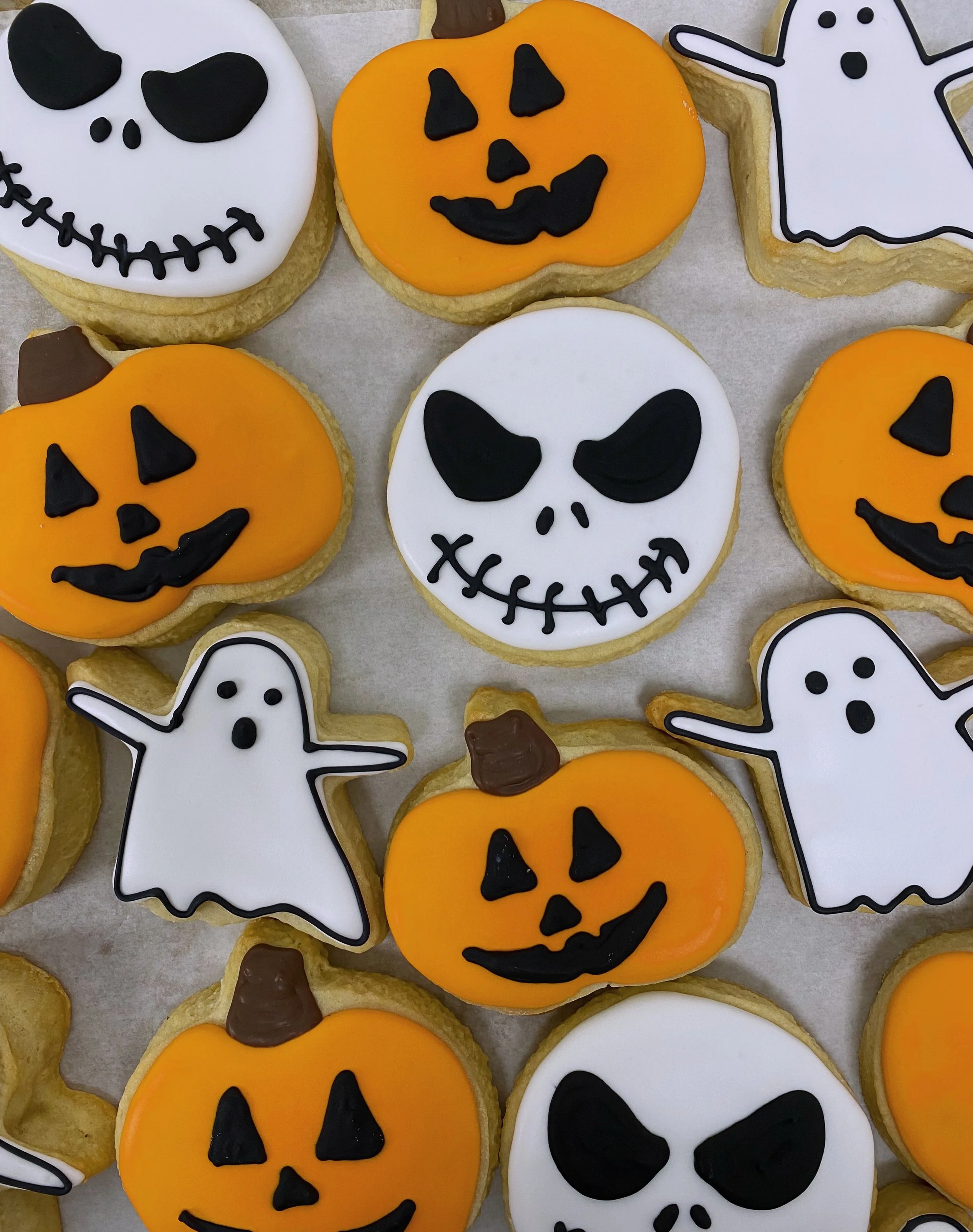 Are you ready for the weekend?! Spooky sugar cookies in store👻🎃 limited quantities, call to reserve!

#sweetandflour #secaucus  #njbakery #customcakes #njeats