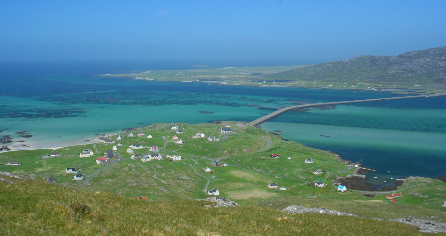 Eriskay and causeway.jpg